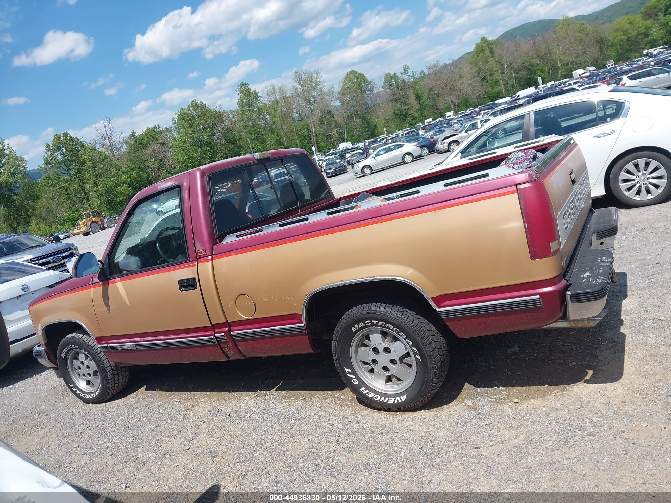 1989 Chevrolet Gmt-400 C1500 Red vin: 1GCDC14K8KZ115891