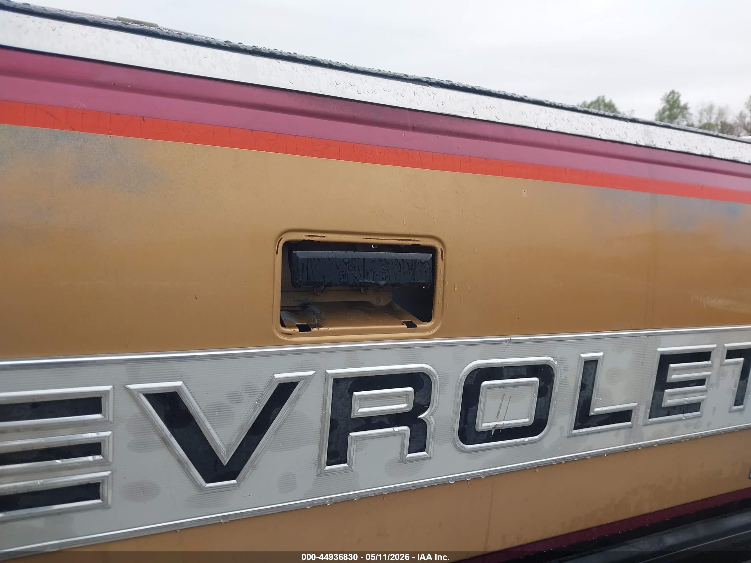 1989 Chevrolet Gmt-400 C1500 Red vin: 1GCDC14K8KZ115891