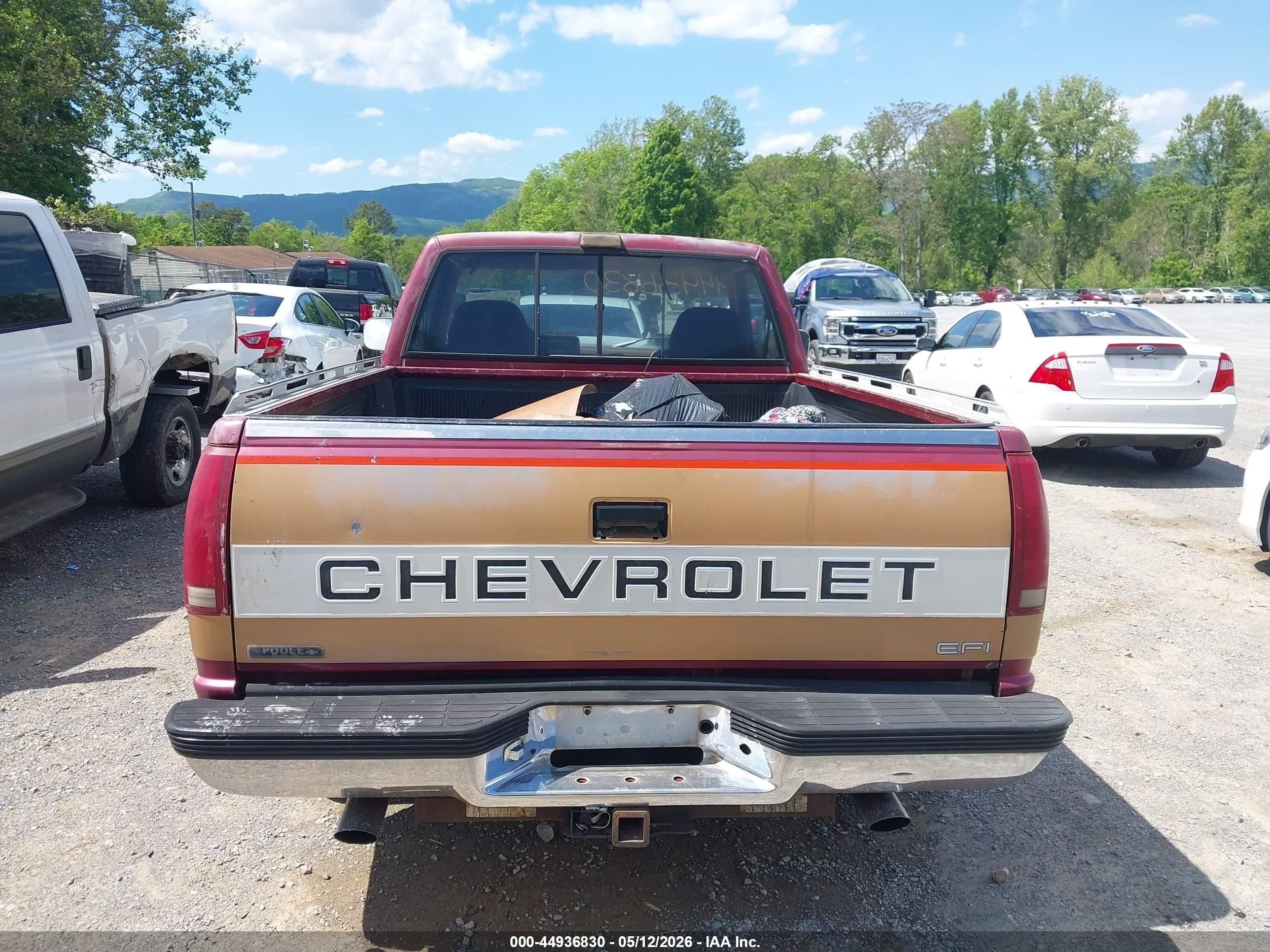 1989 Chevrolet Gmt-400 C1500 Red vin: 1GCDC14K8KZ115891