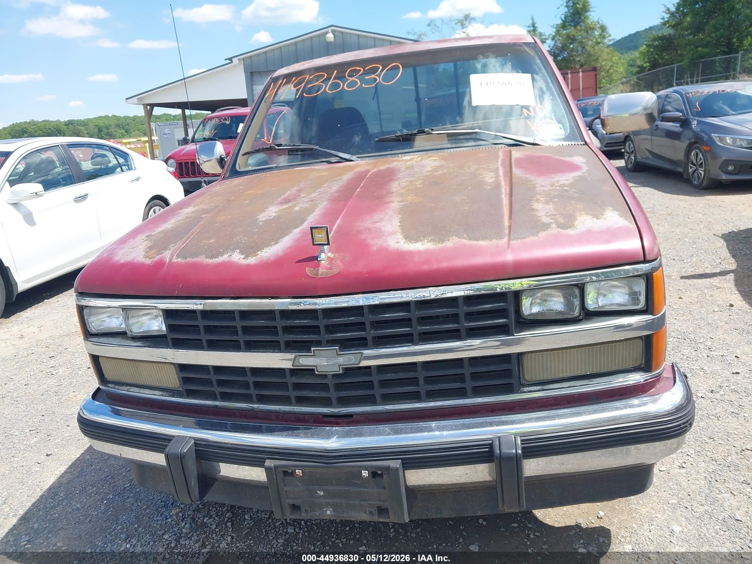 1989 Chevrolet Gmt-400 C1500 Red vin: 1GCDC14K8KZ115891