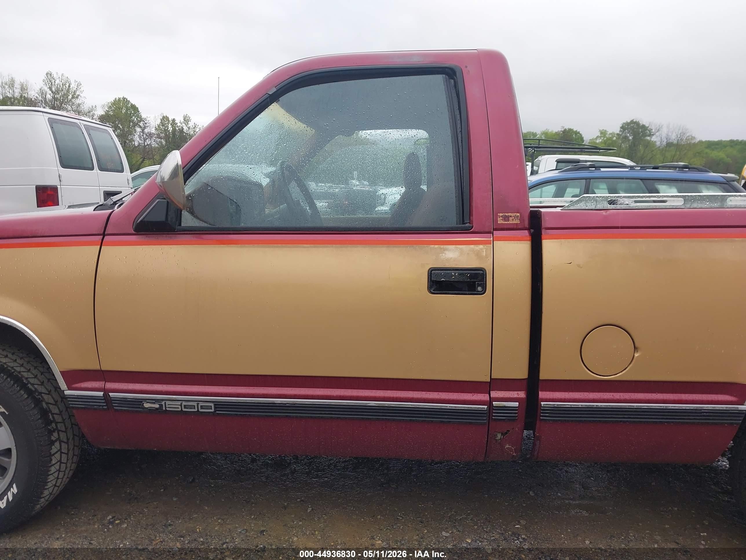 1989 Chevrolet Gmt-400 C1500 Red vin: 1GCDC14K8KZ115891
