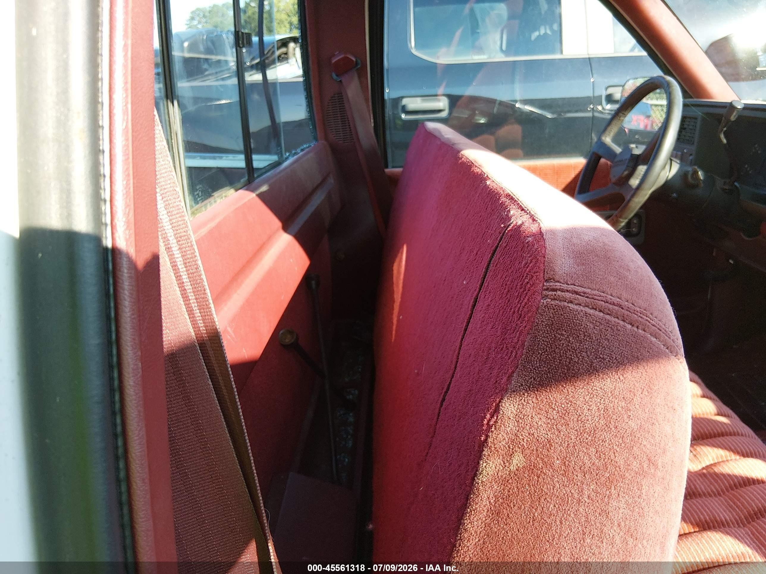 1991 Chevrolet Gmt-400 C1500 White vin: 1GCDC14K8MZ107874