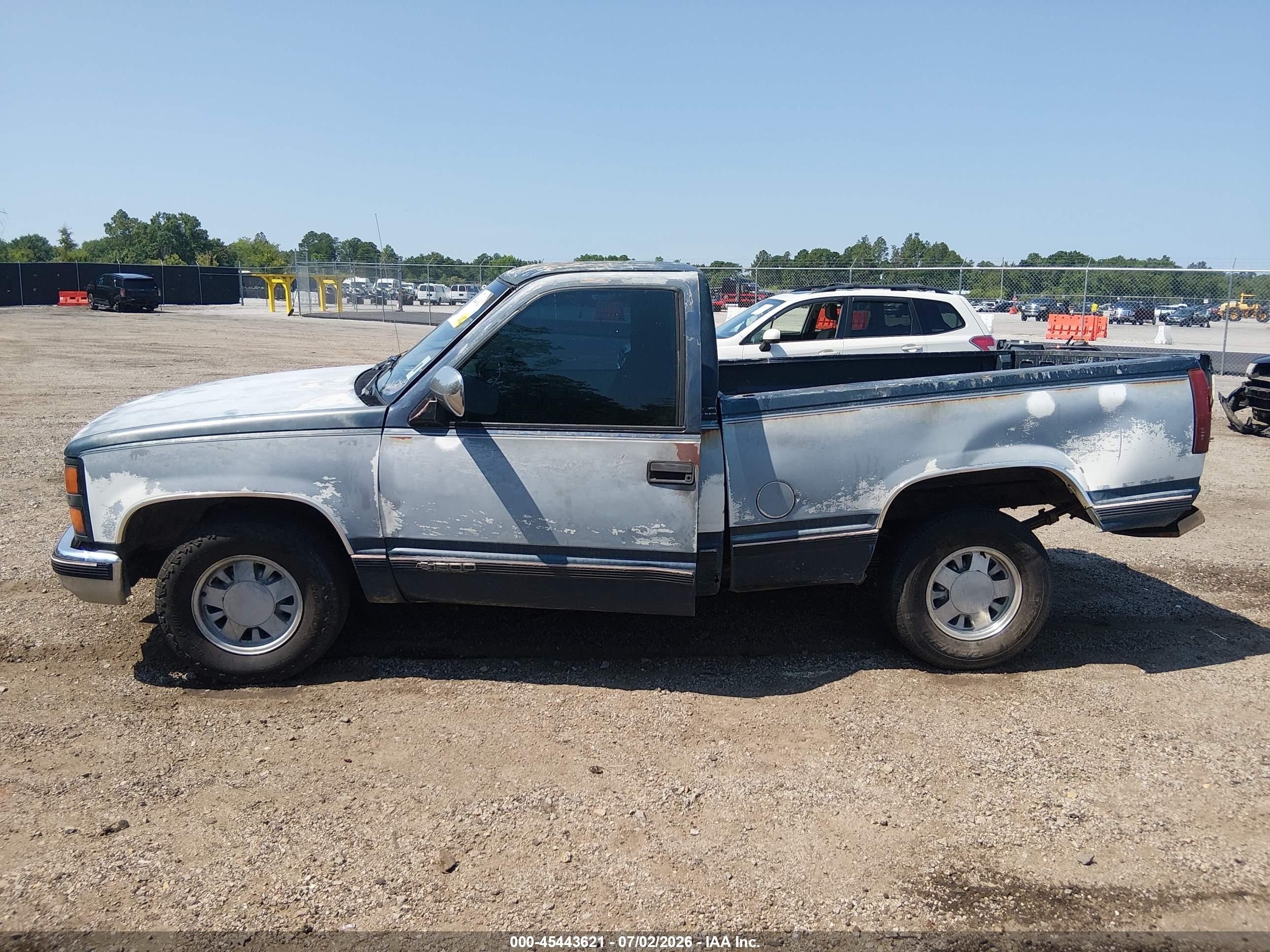 1988 Chevrolet Gmt-400 C1500 Синий vin: 1GCDC14KXJZ221063