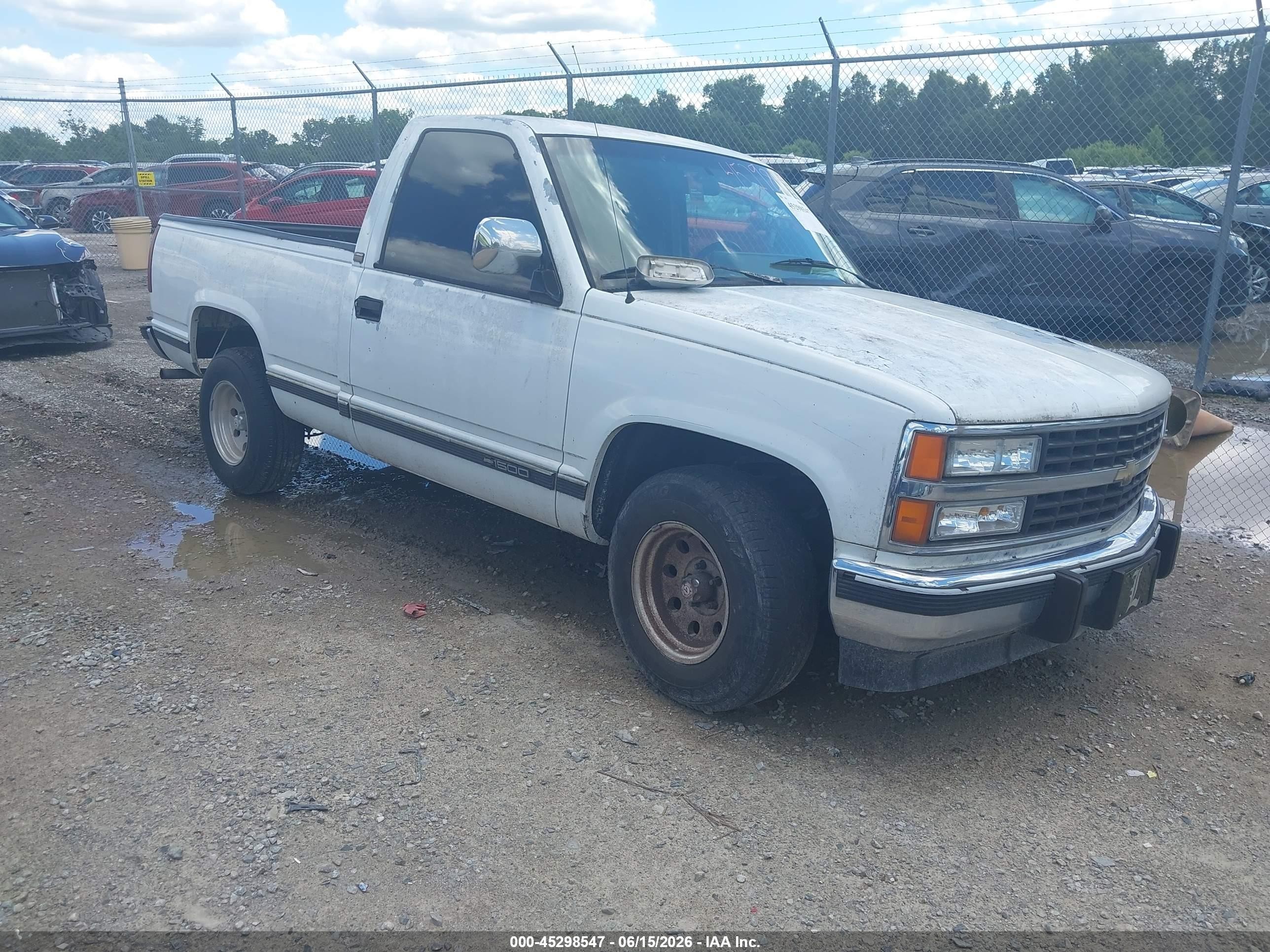 1990 Chevrolet Gmt-400 C1500 White vin: 1GCDC14KXLZ241719