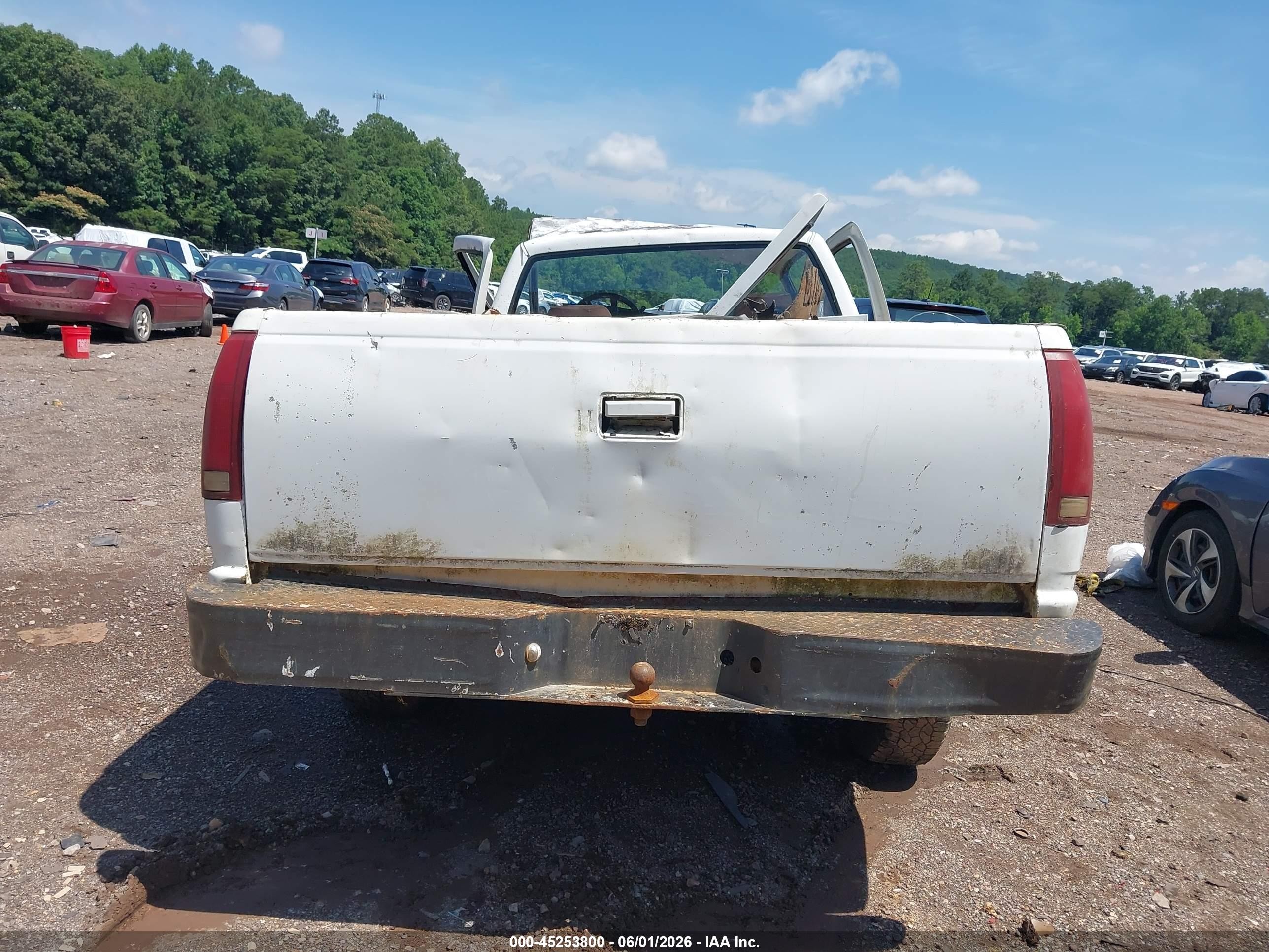 1992 Chevrolet Gmt-400 C1500 White vin: 1GCDC14Z6NE199587
