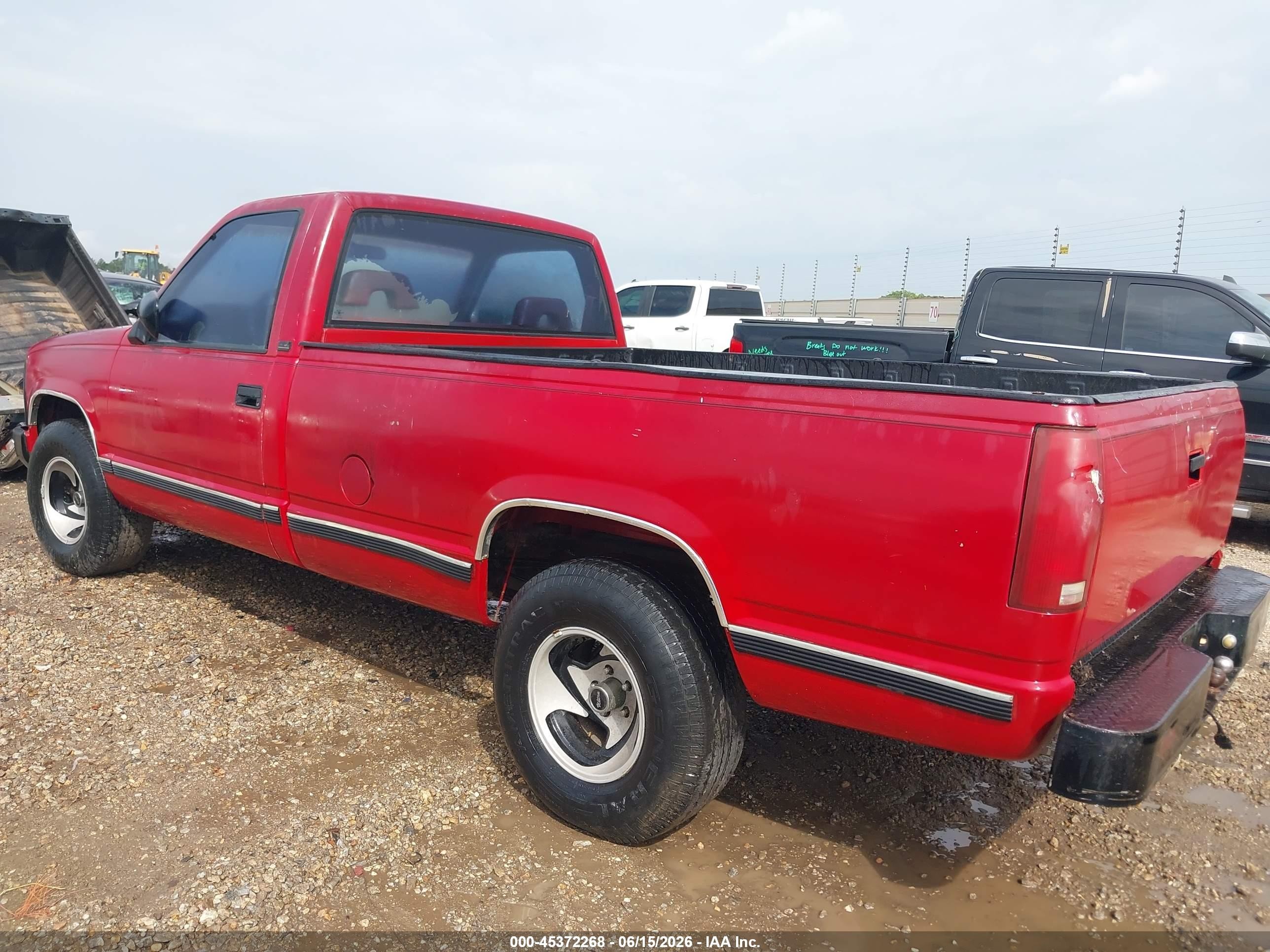 1992 Chevrolet Gmt-400 C1500 Red vin: 1GCDC14Z8NE164369