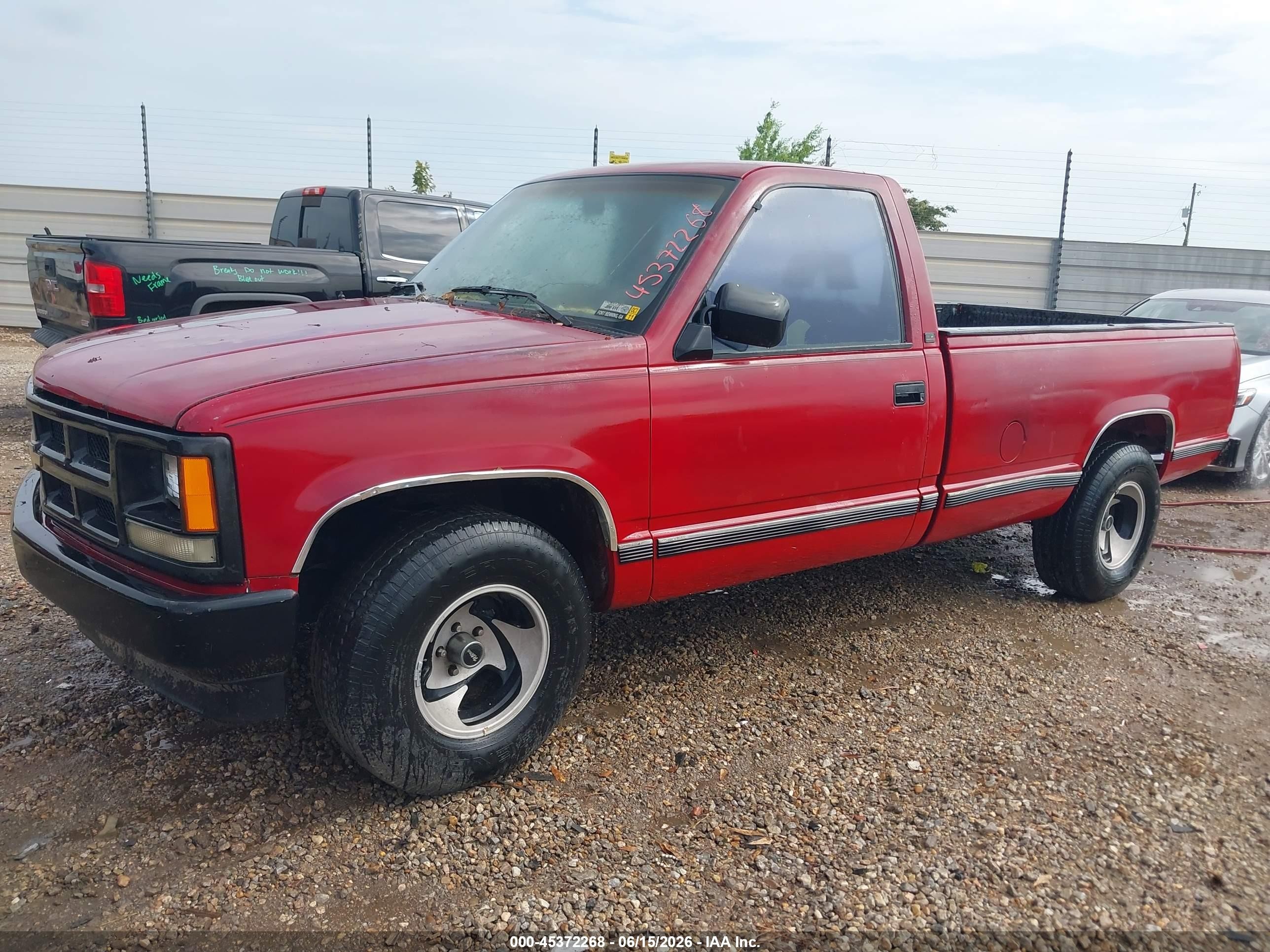 1992 Chevrolet Gmt-400 C1500 Red vin: 1GCDC14Z8NE164369