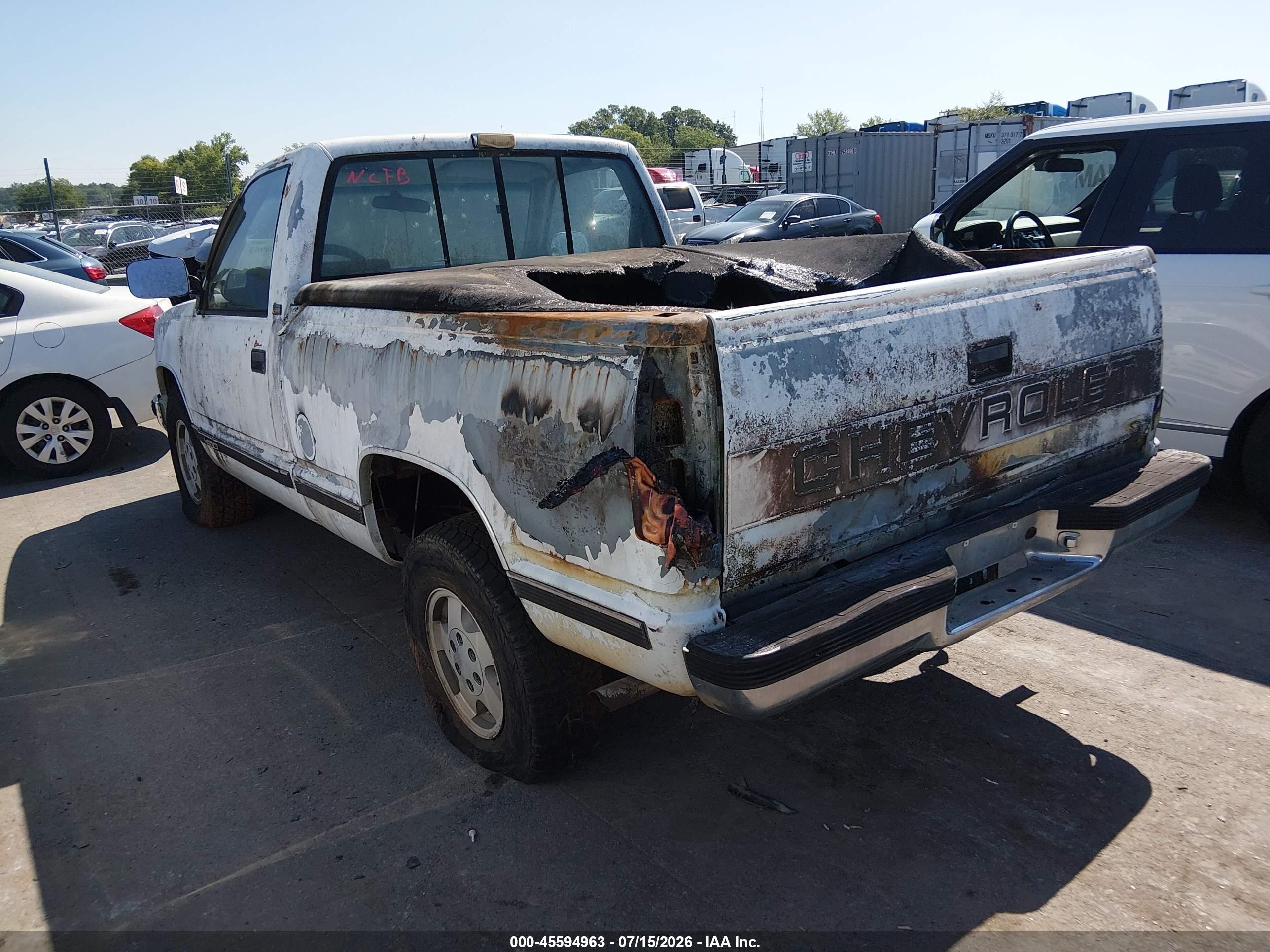 1990 Chevrolet Gmt-400 K1500 White vin: 1GCDK14K4LZ124995