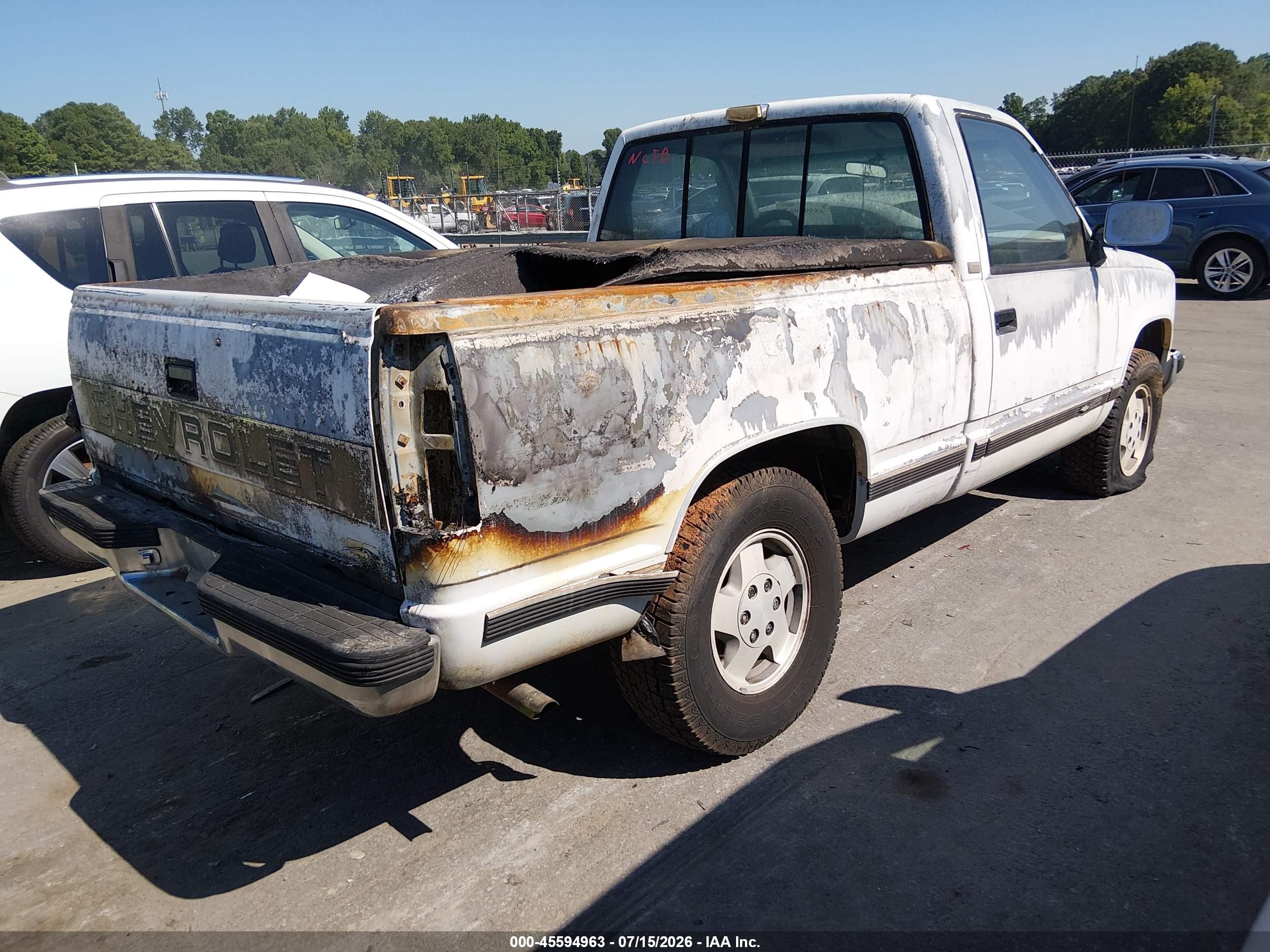 1990 Chevrolet Gmt-400 K1500 White vin: 1GCDK14K4LZ124995
