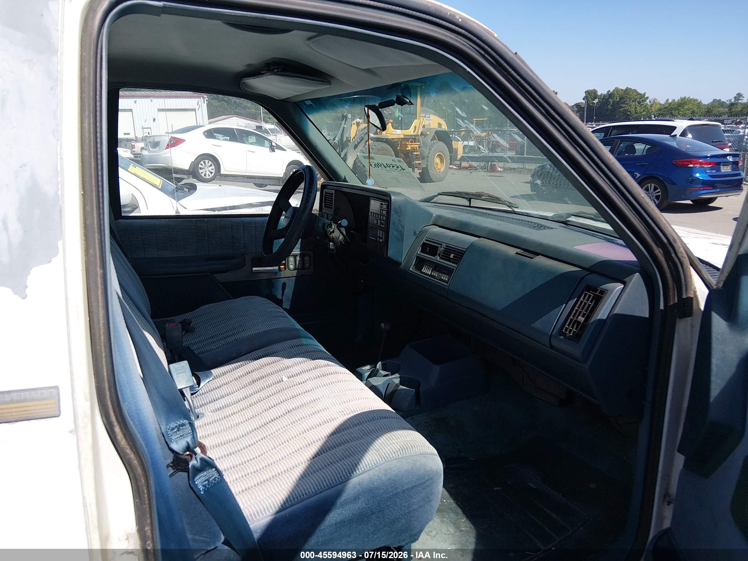 1990 Chevrolet Gmt-400 K1500 White vin: 1GCDK14K4LZ124995