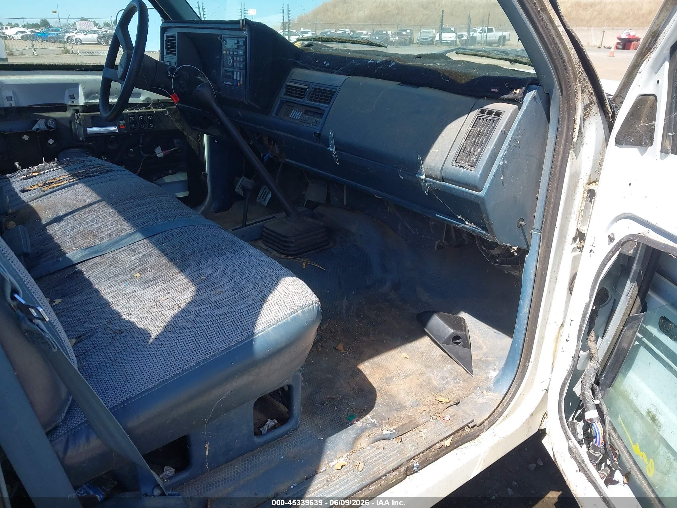 1990 Chevrolet Gmt-400 K1500 White vin: 1GCDK14K4LZ196814