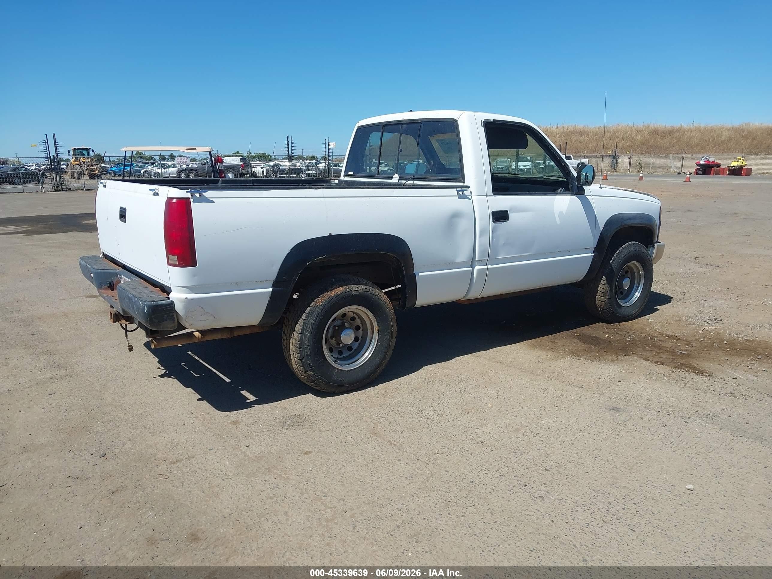 1990 Chevrolet Gmt-400 K1500 White vin: 1GCDK14K4LZ196814