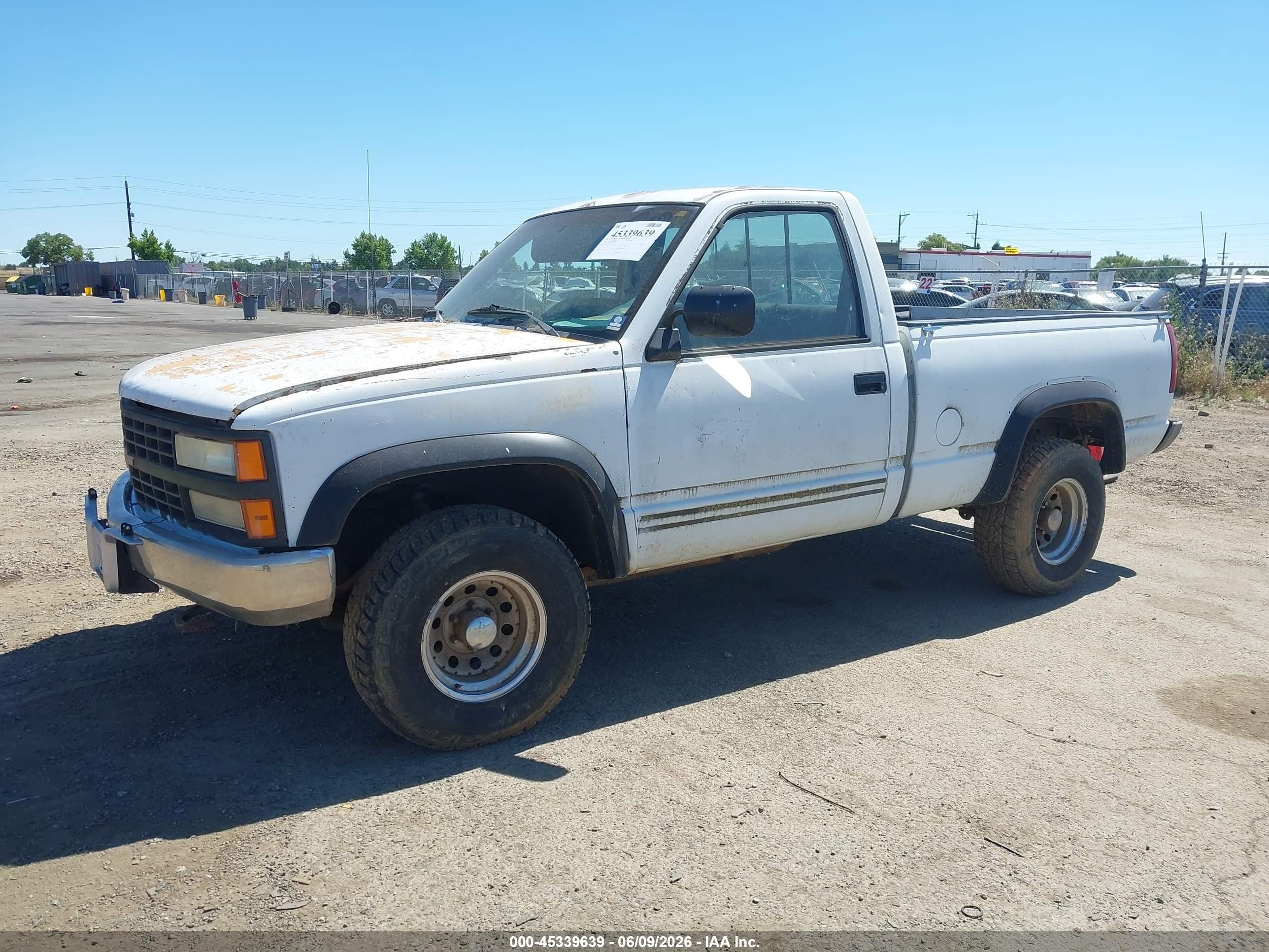 1990 Chevrolet Gmt-400 K1500 White vin: 1GCDK14K4LZ196814
