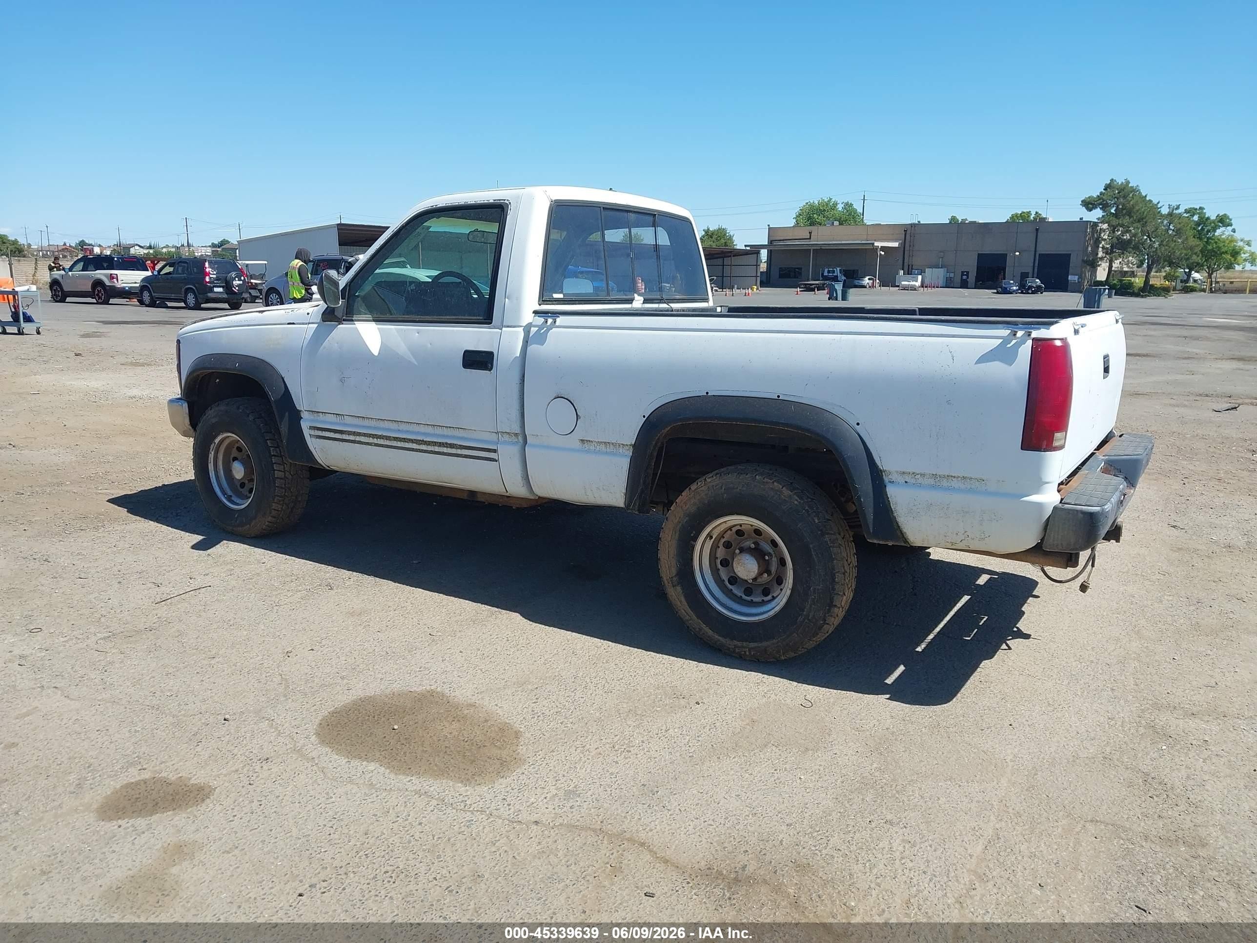 1990 Chevrolet Gmt-400 K1500 White vin: 1GCDK14K4LZ196814
