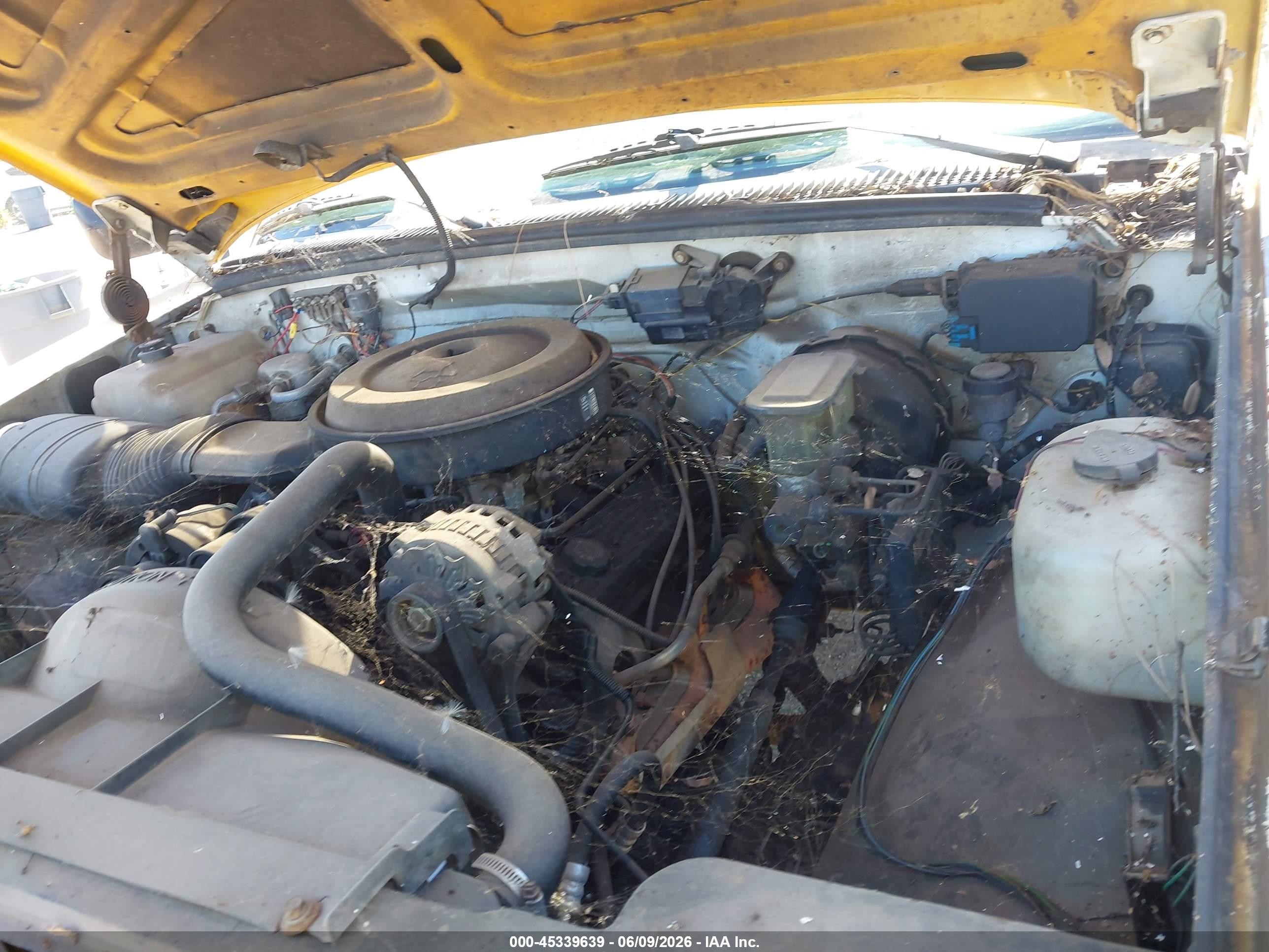 1990 Chevrolet Gmt-400 K1500 White vin: 1GCDK14K4LZ196814