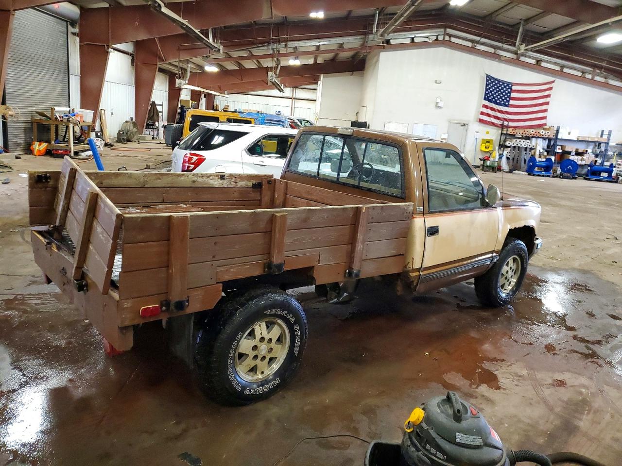 1989 Chevrolet Gmt-400 K1500 Two Tone vin: 1GCDK14K5KE226456
