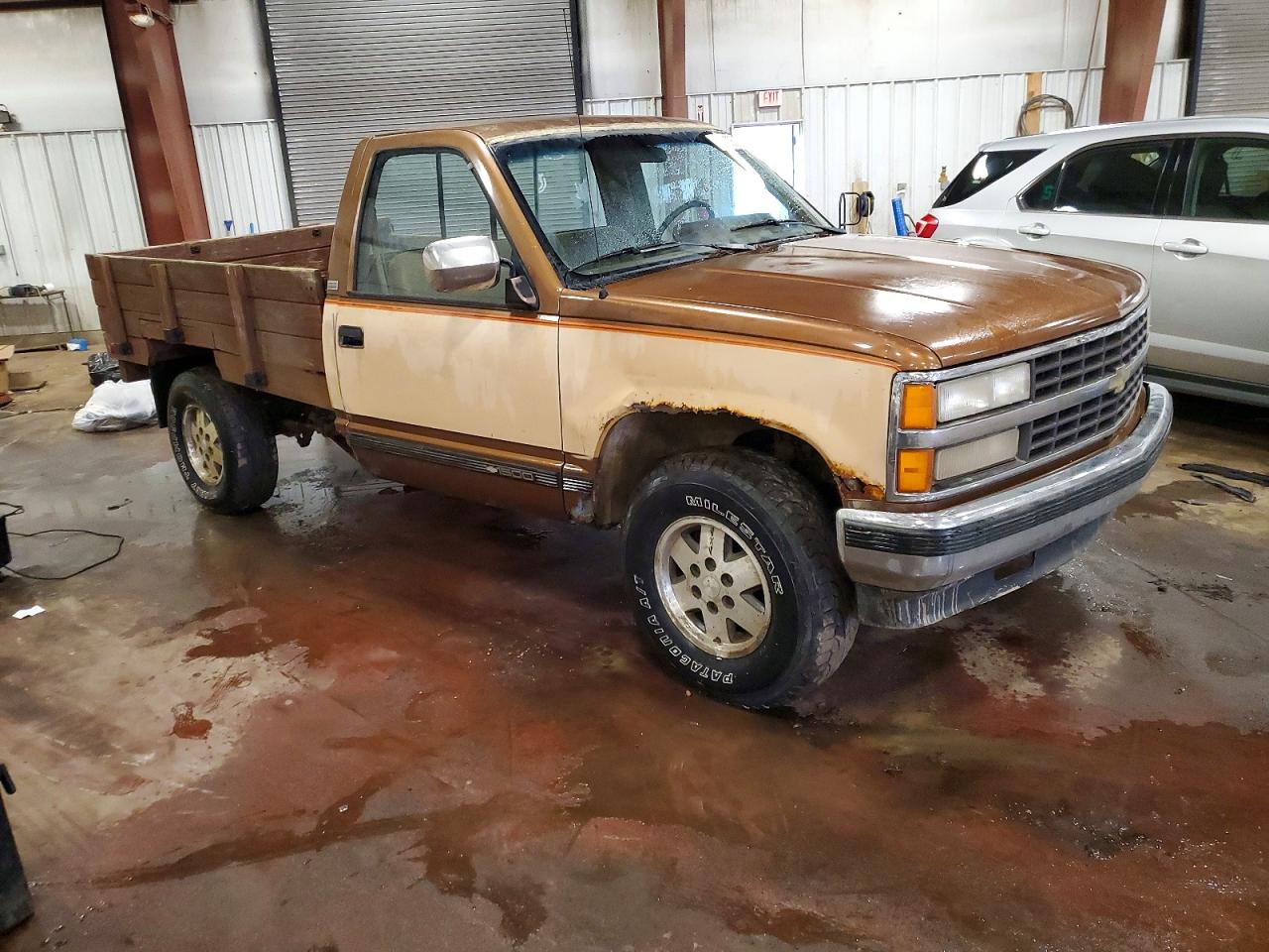 1989 Chevrolet Gmt-400 K1500 Two Tone vin: 1GCDK14K5KE226456