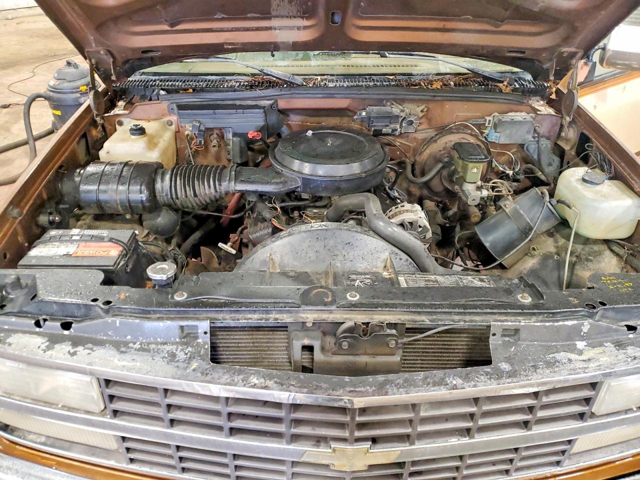 1989 Chevrolet Gmt-400 K1500 Two Tone vin: 1GCDK14K5KE226456