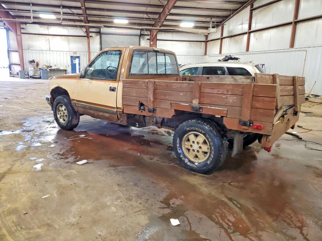 1989 Chevrolet Gmt-400 K1500 Two Tone vin: 1GCDK14K5KE226456