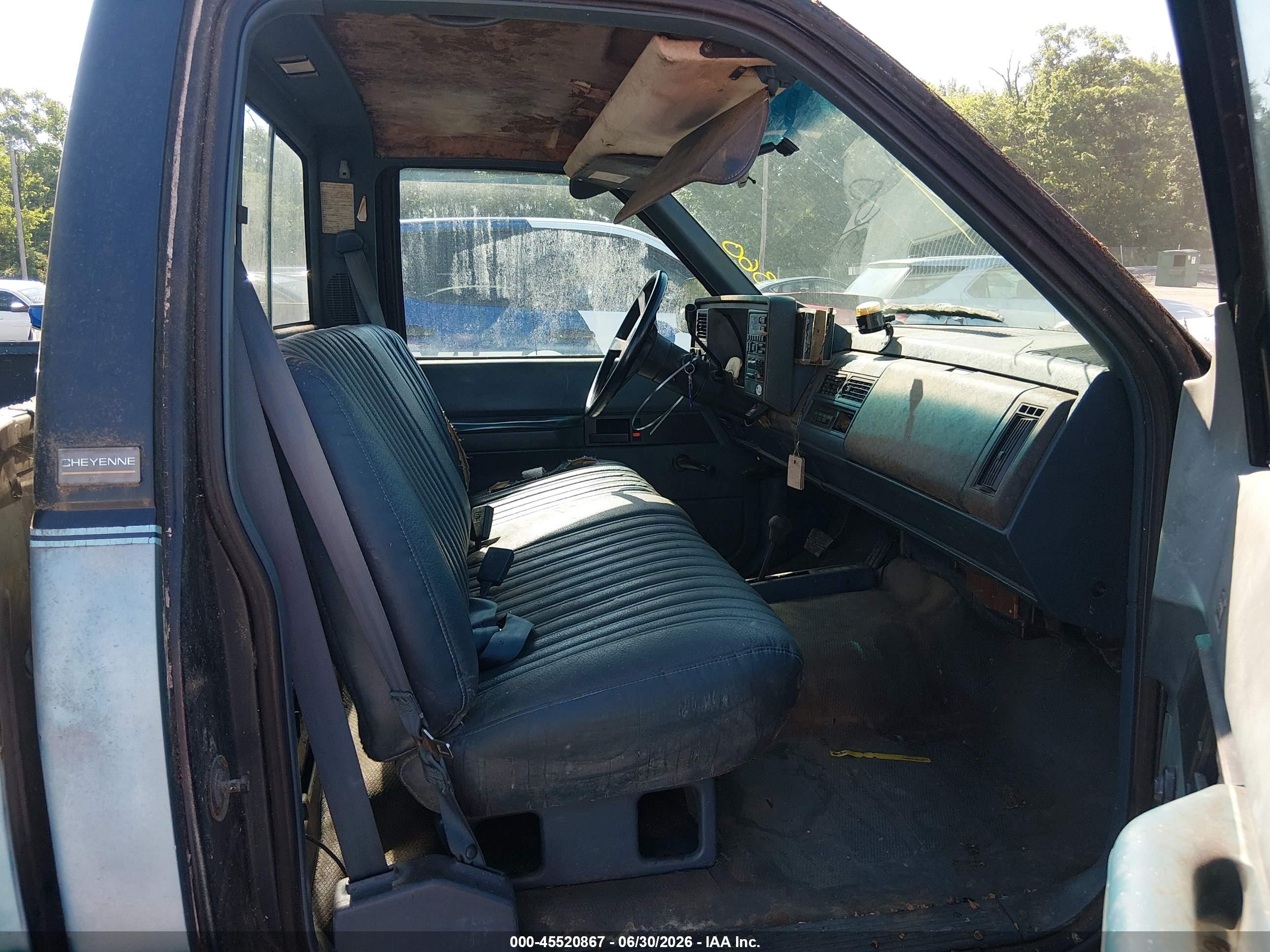 1989 Chevrolet Gmt-400 K1500 Blue vin: 1GCDK14Z2KE218005