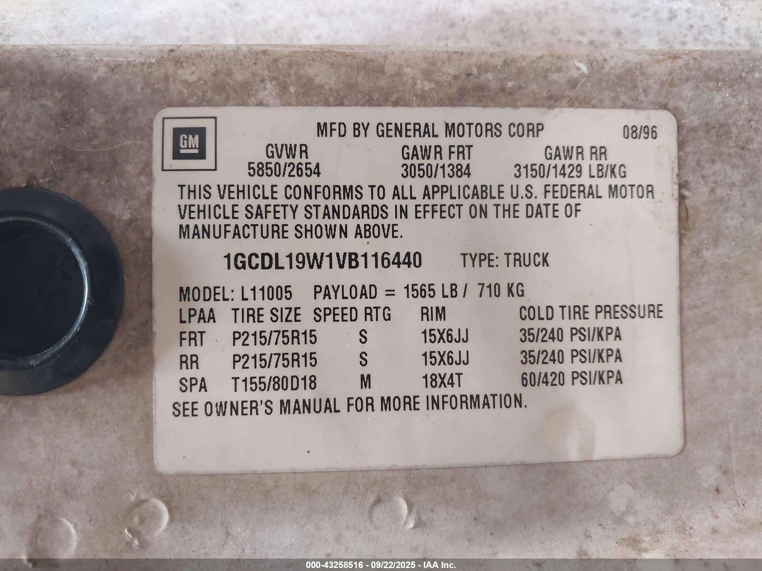 1997 Chevrolet Astro   White vin: 1GCDL19W1VB116440