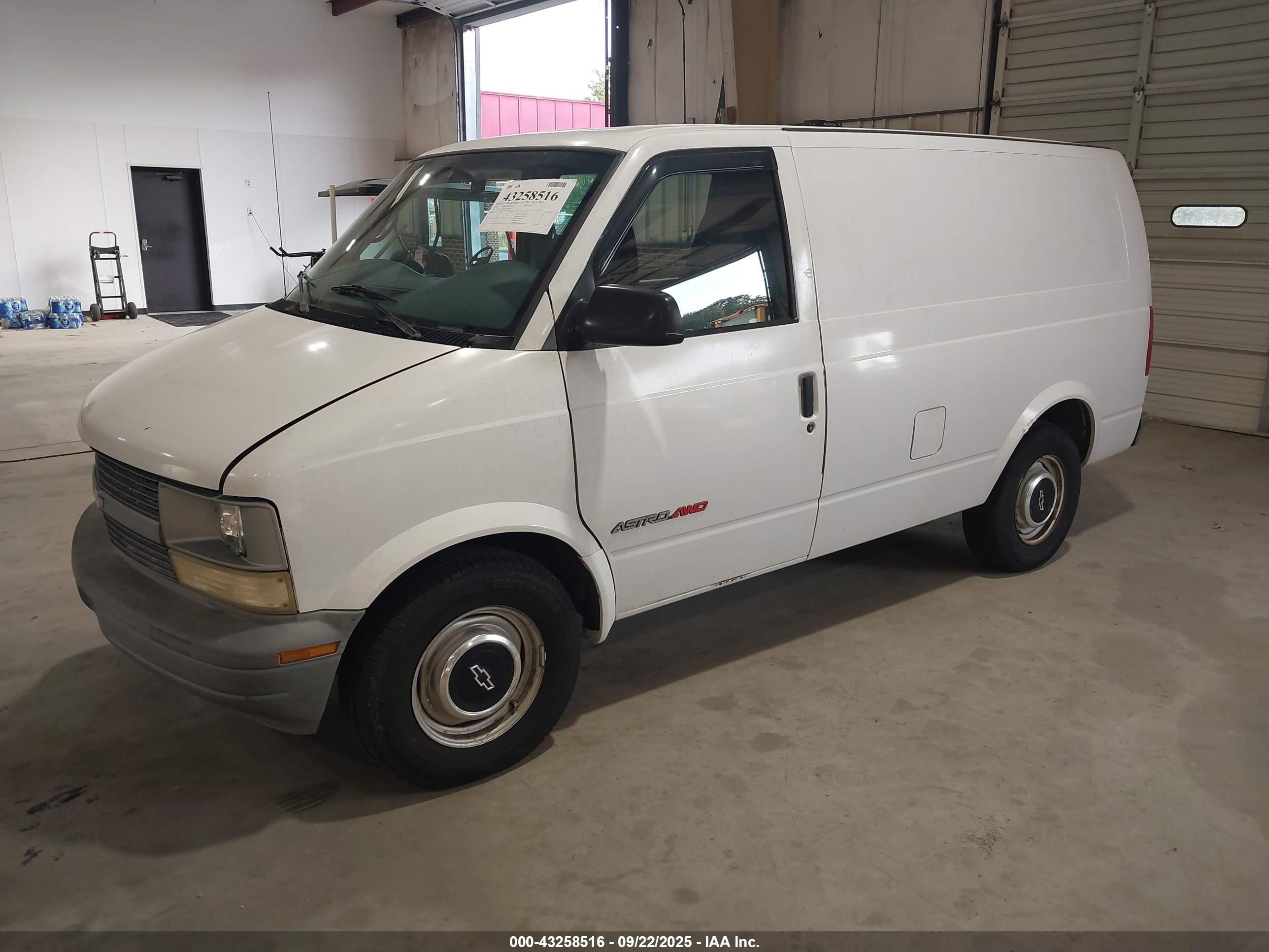 1997 Chevrolet Astro   White vin: 1GCDL19W1VB116440