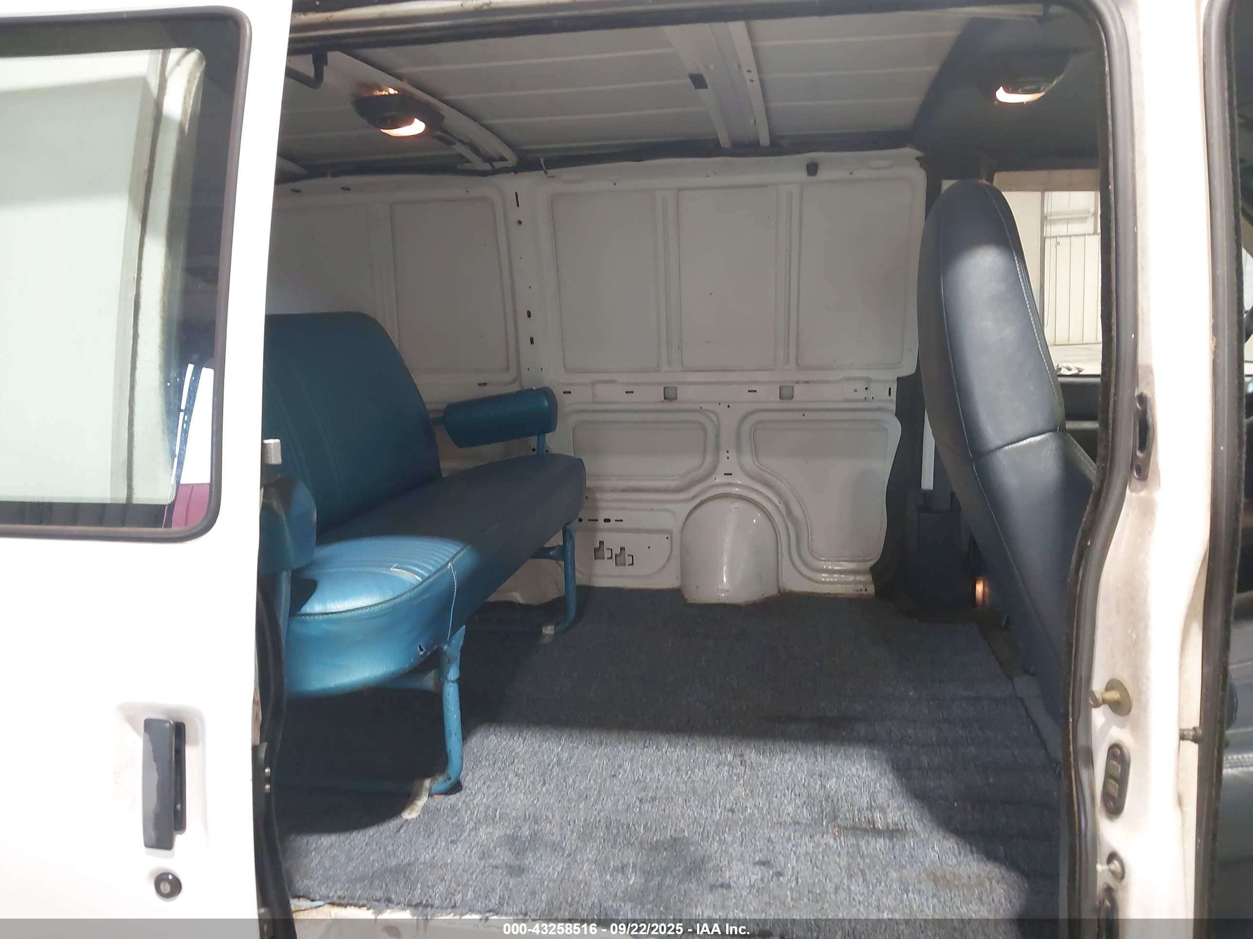 1997 Chevrolet Astro   White vin: 1GCDL19W1VB116440