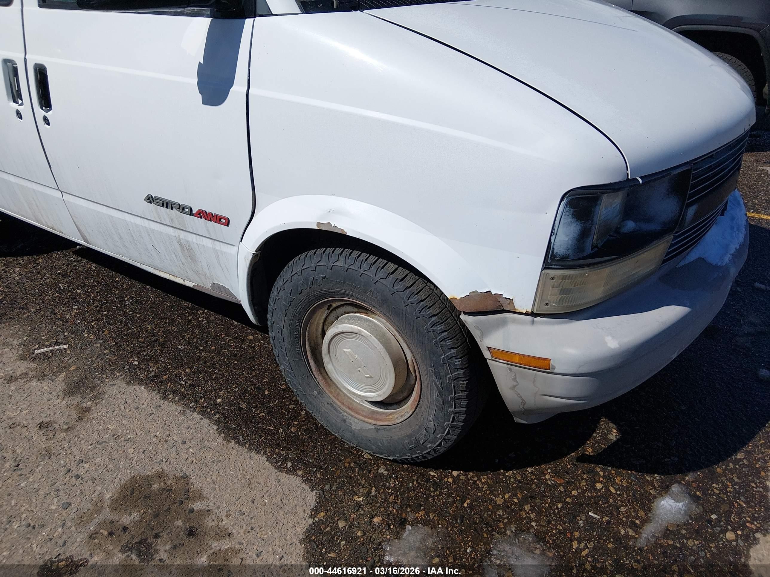1997 Chevrolet Astro   White vin: 1GCDL19W3VB186411