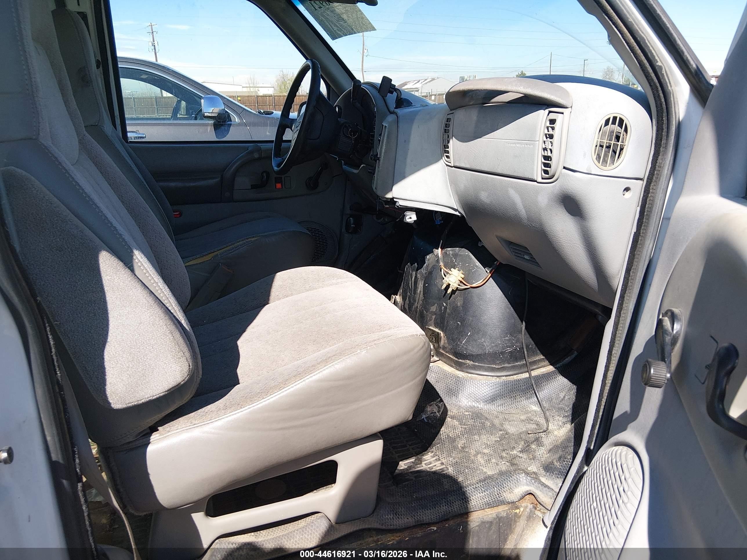 1997 Chevrolet Astro   White vin: 1GCDL19W3VB186411