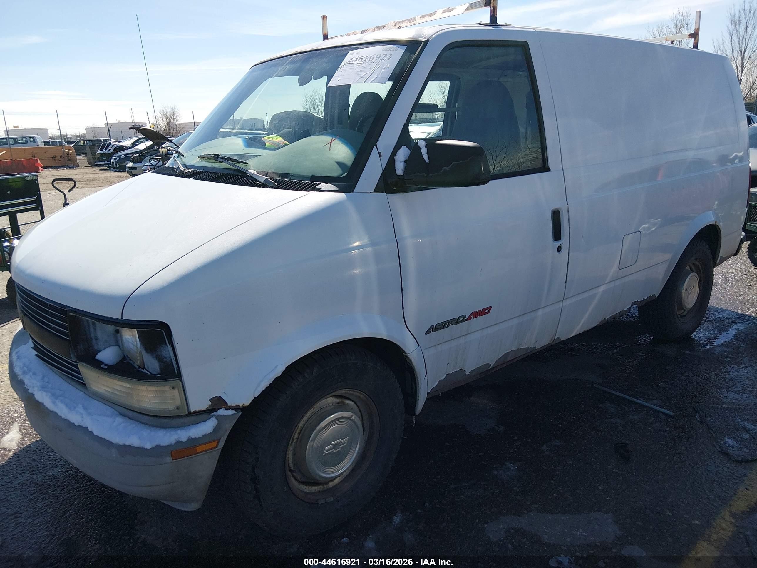 1997 Chevrolet Astro   White vin: 1GCDL19W3VB186411