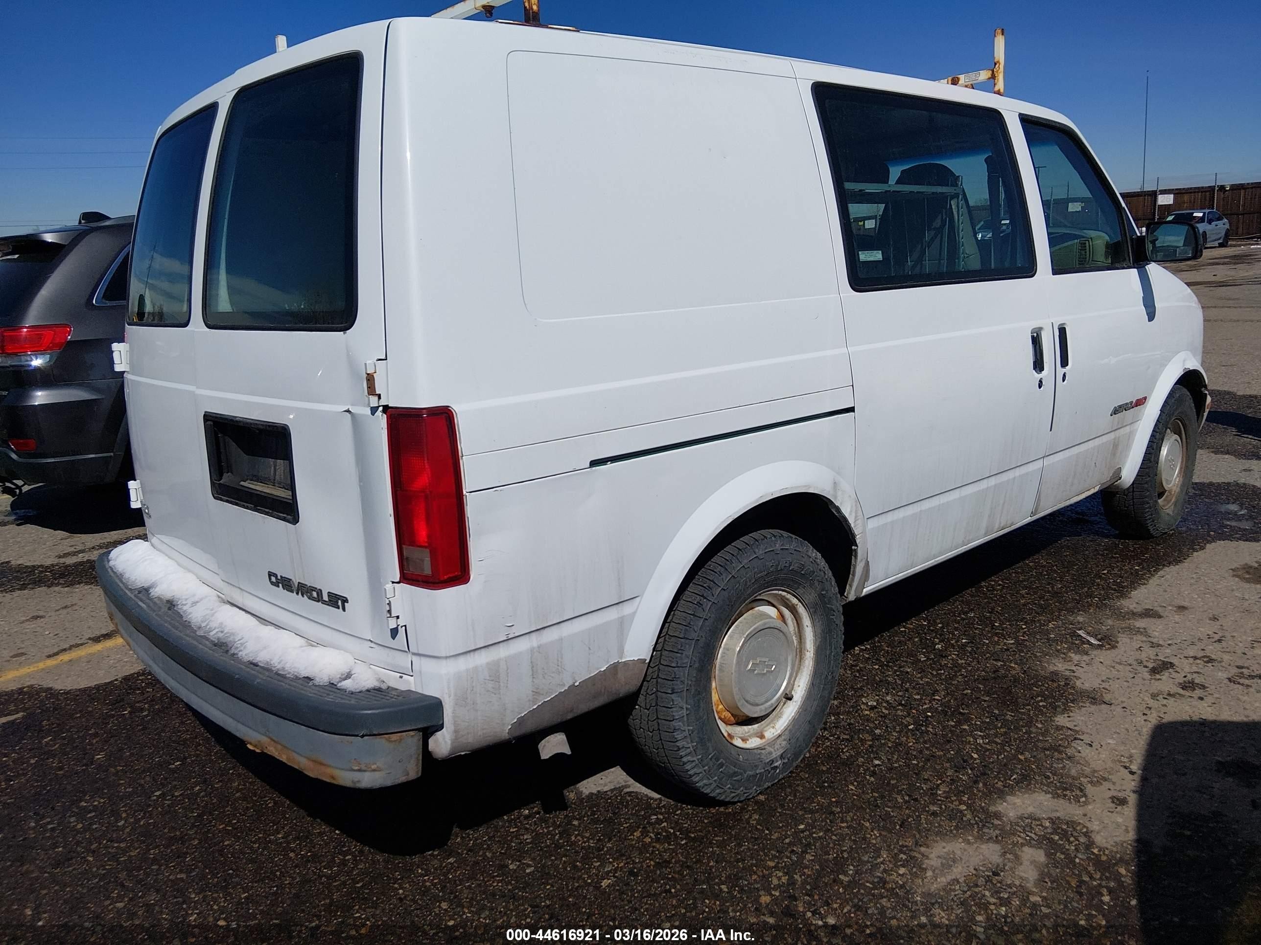 1997 Chevrolet Astro   White vin: 1GCDL19W3VB186411