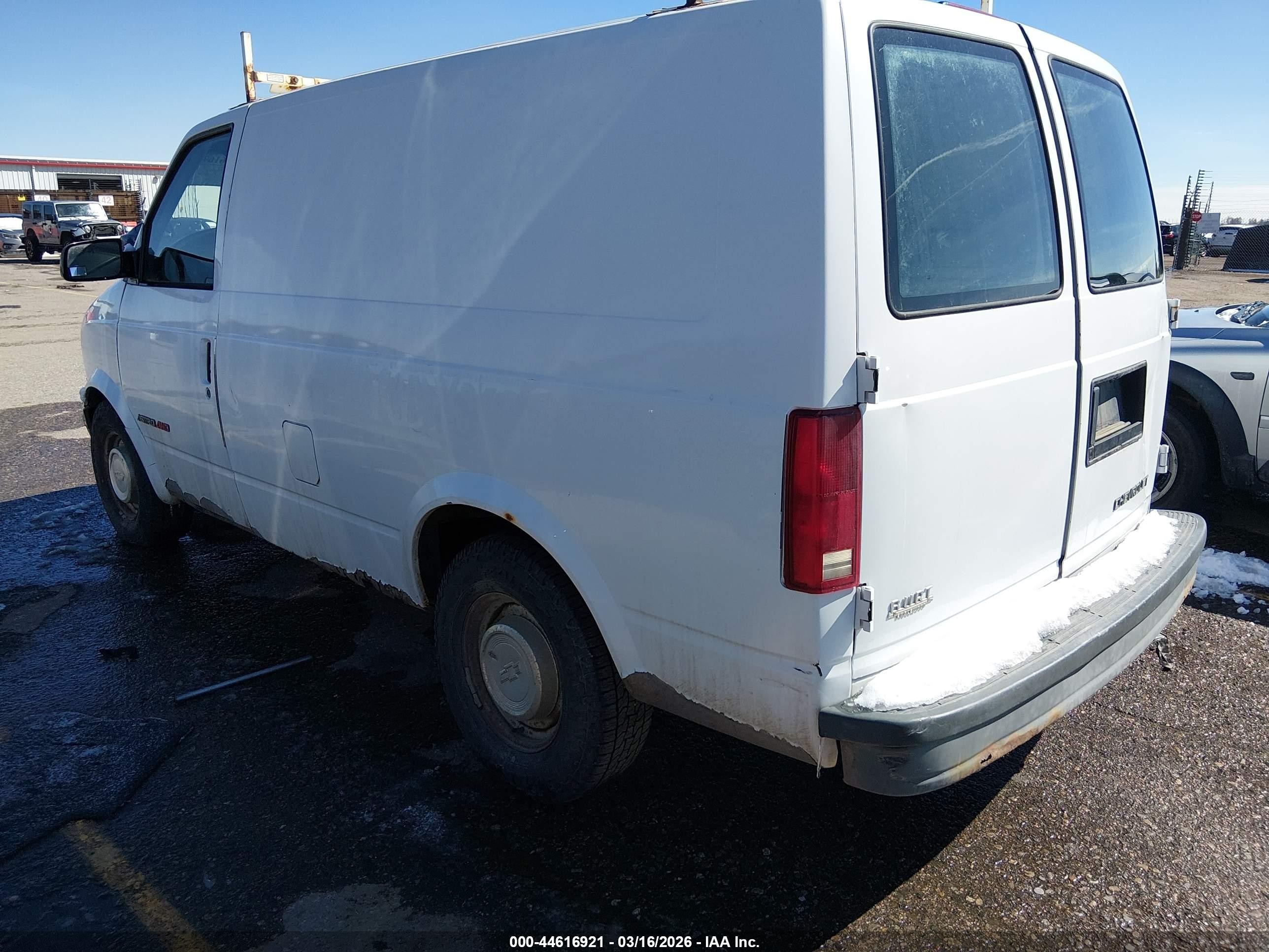 1997 Chevrolet Astro   White vin: 1GCDL19W3VB186411