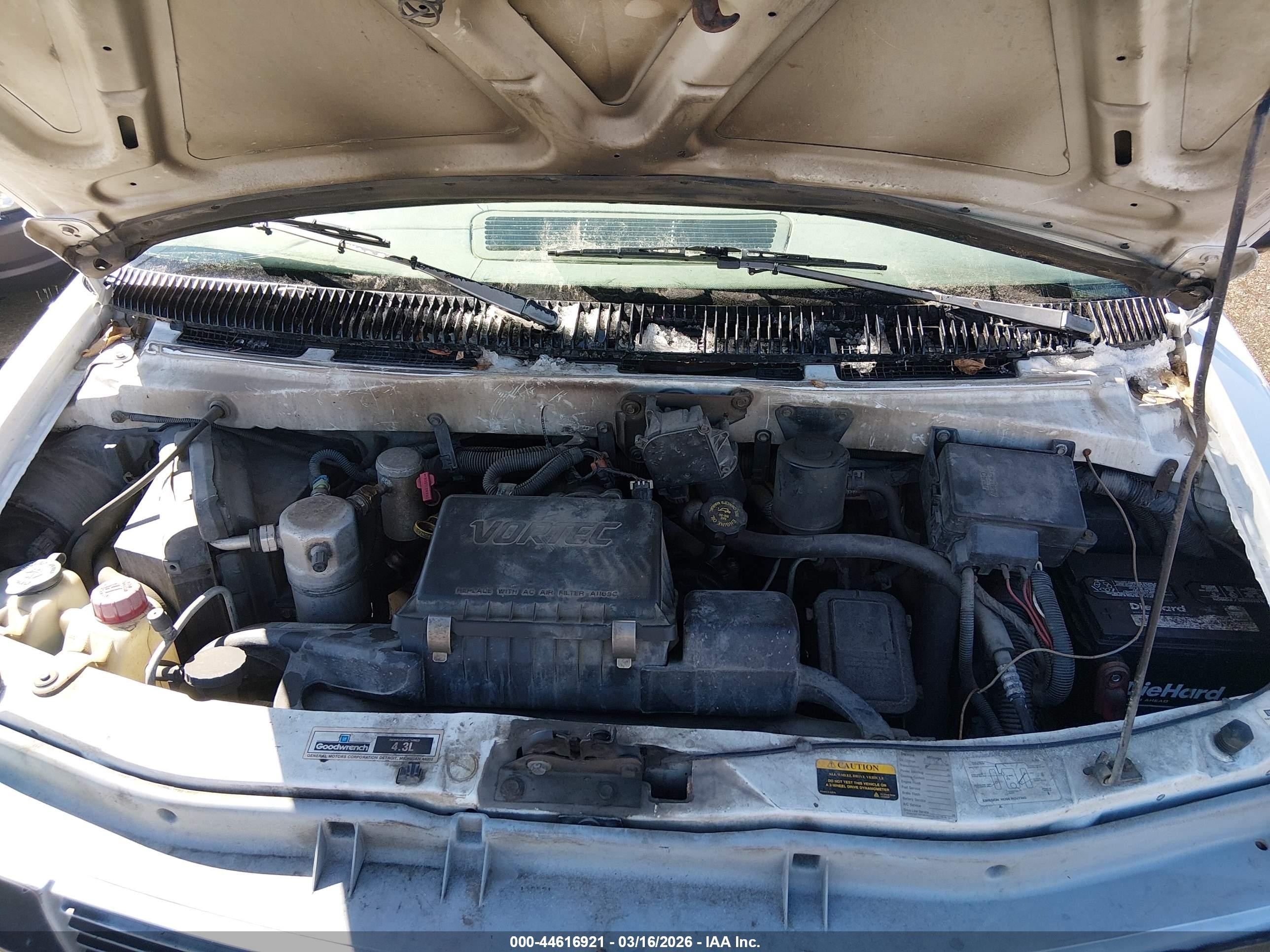 1997 Chevrolet Astro   White vin: 1GCDL19W3VB186411