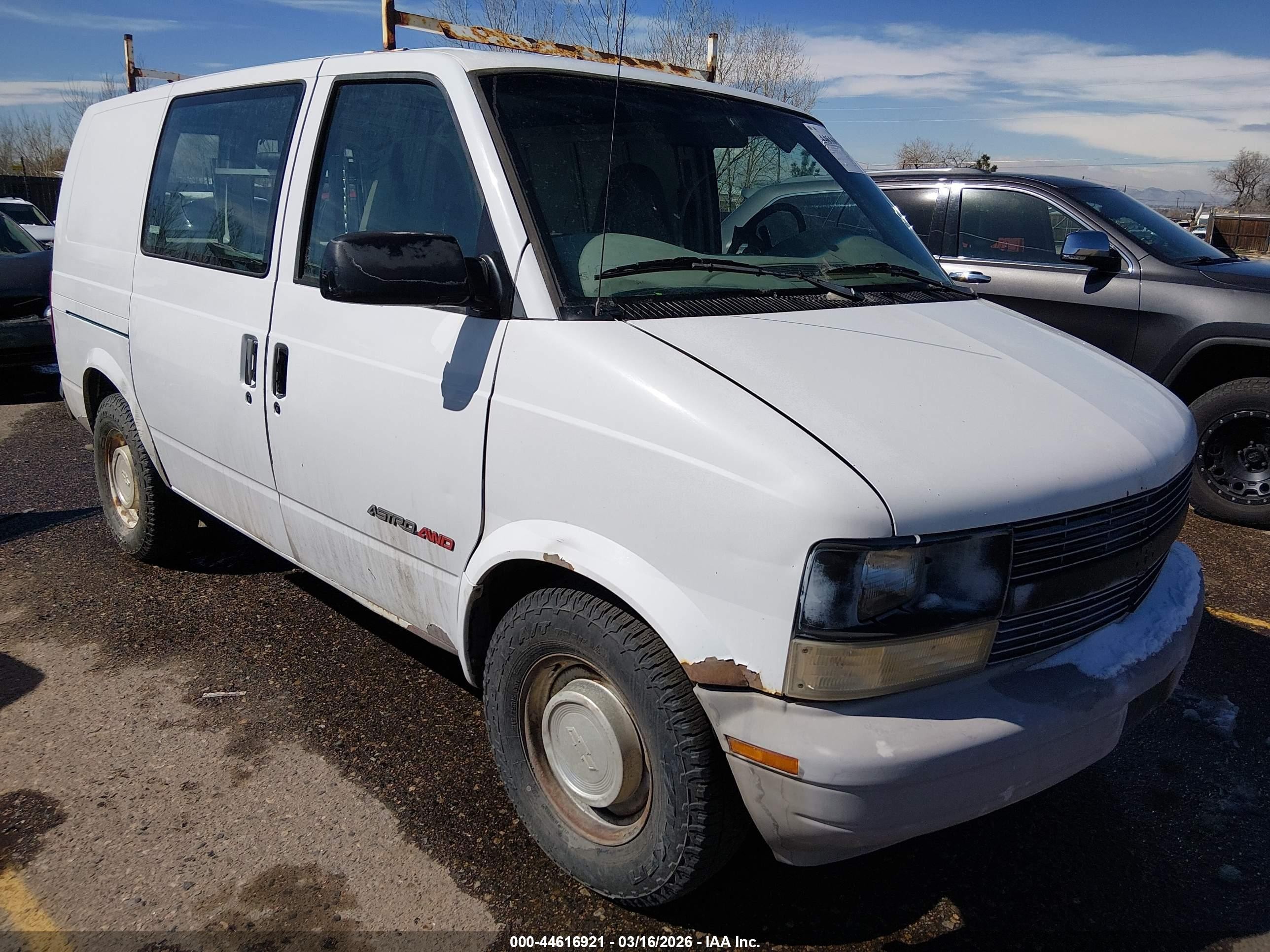 1997 Chevrolet Astro   White vin: 1GCDL19W3VB186411