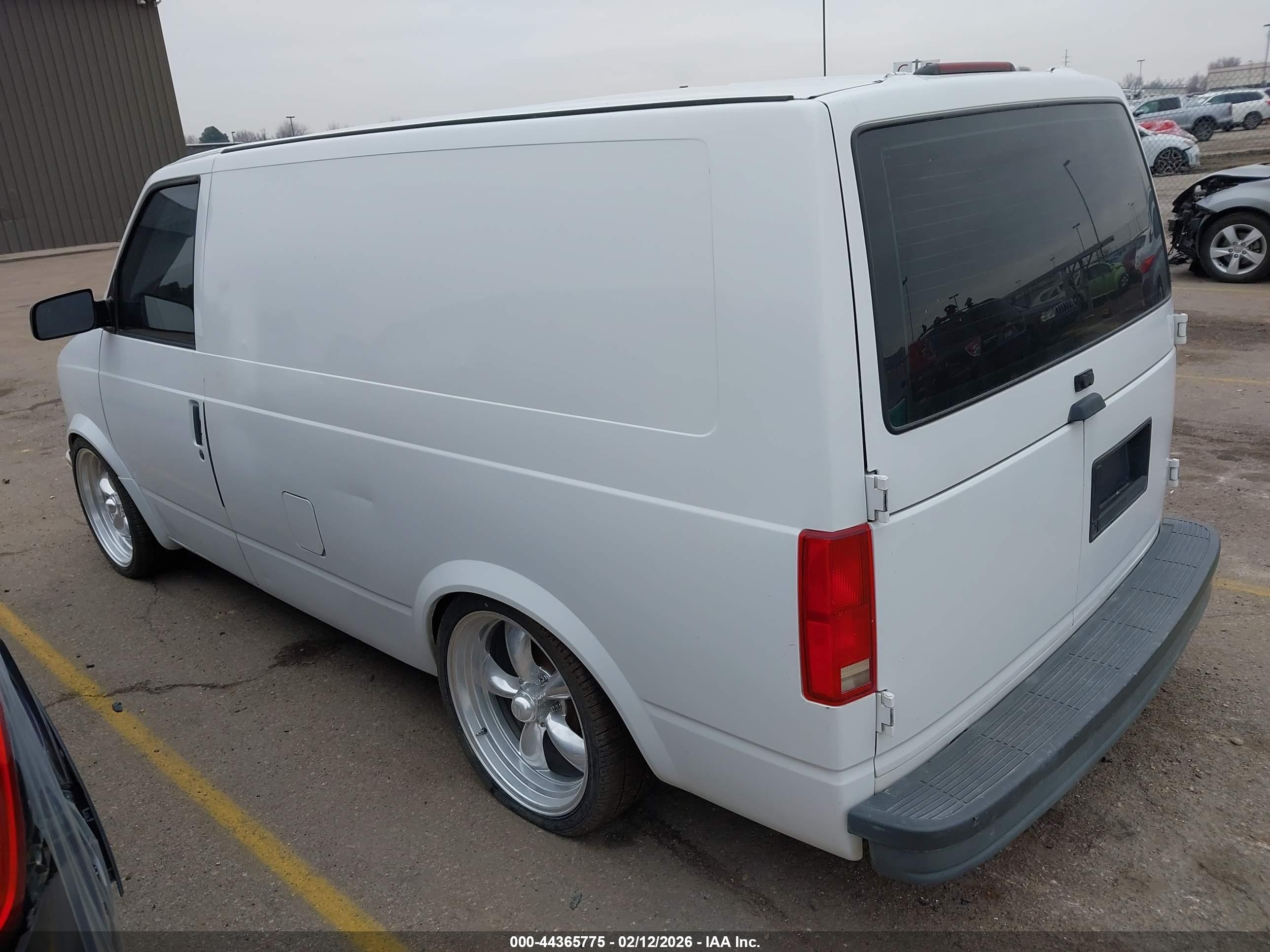 1997 Chevrolet Astro   White vin: 1GCDL19W7VB209799