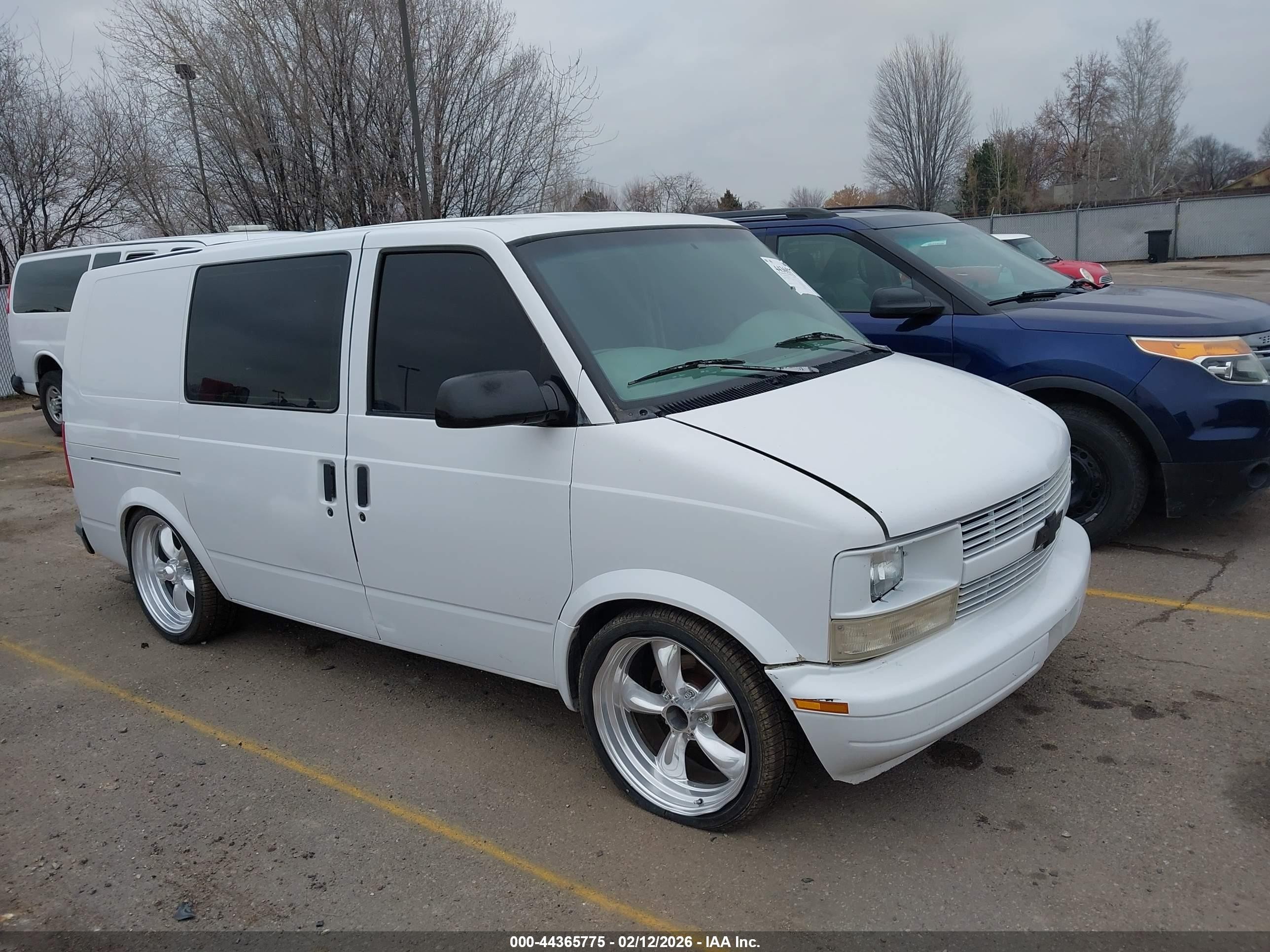 1997 Chevrolet Astro   White vin: 1GCDL19W7VB209799