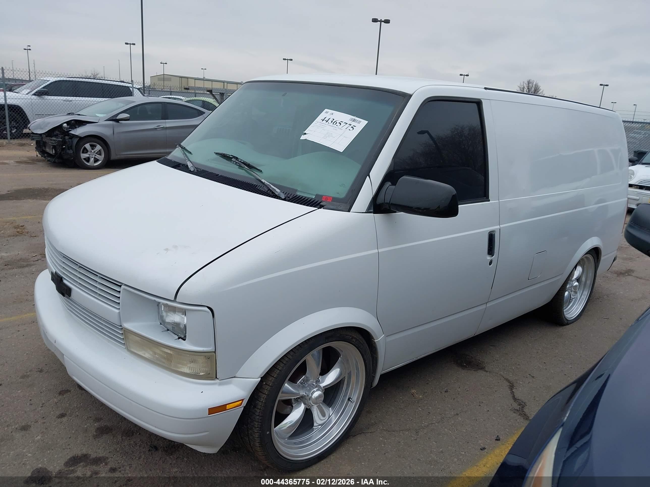 1997 Chevrolet Astro   White vin: 1GCDL19W7VB209799