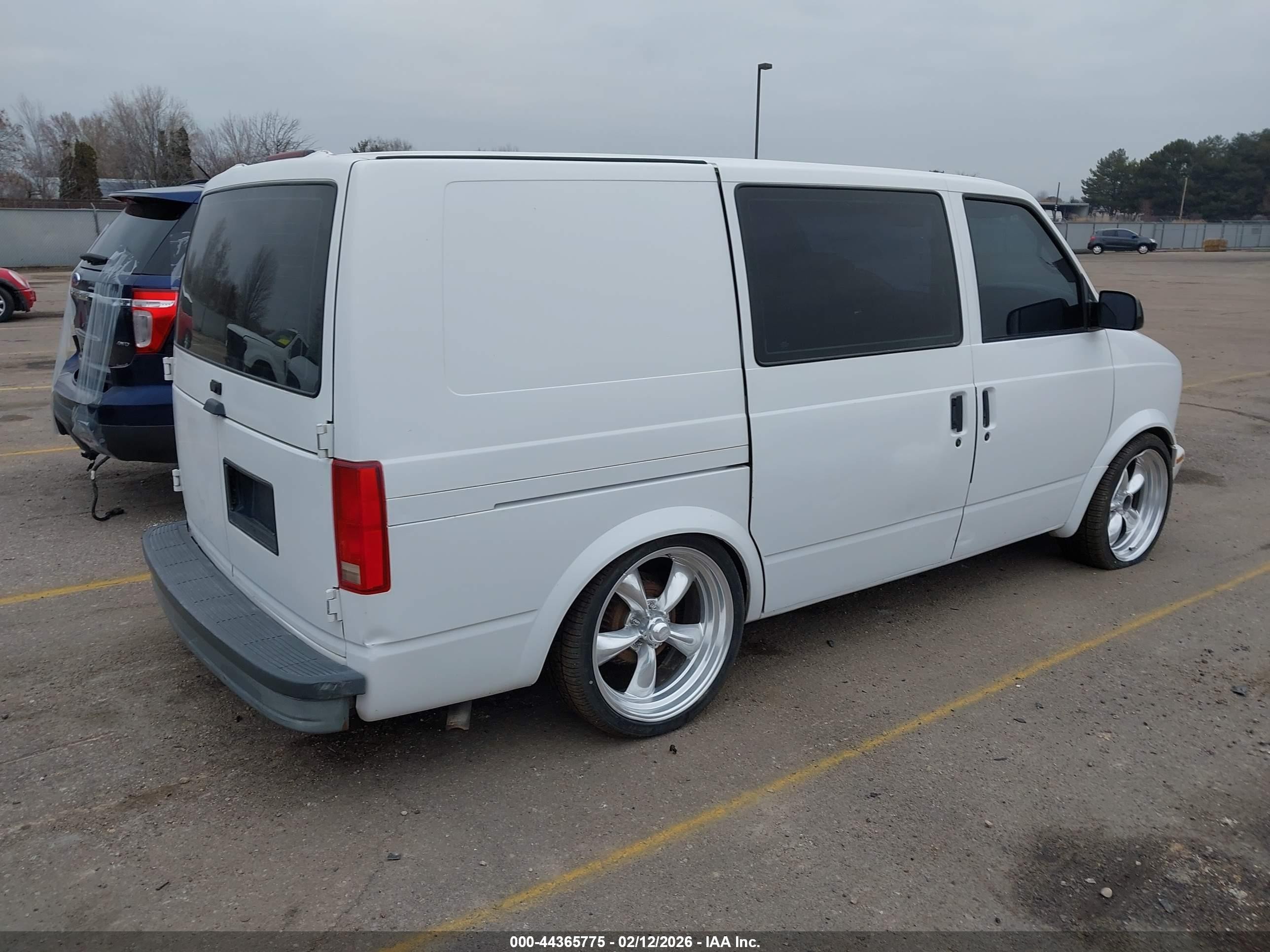 1997 Chevrolet Astro   White vin: 1GCDL19W7VB209799