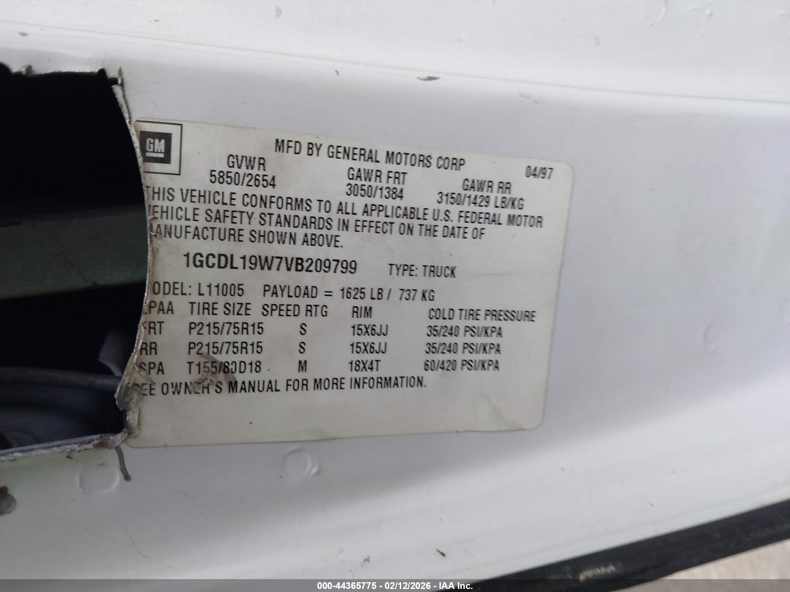 1997 Chevrolet Astro   White vin: 1GCDL19W7VB209799