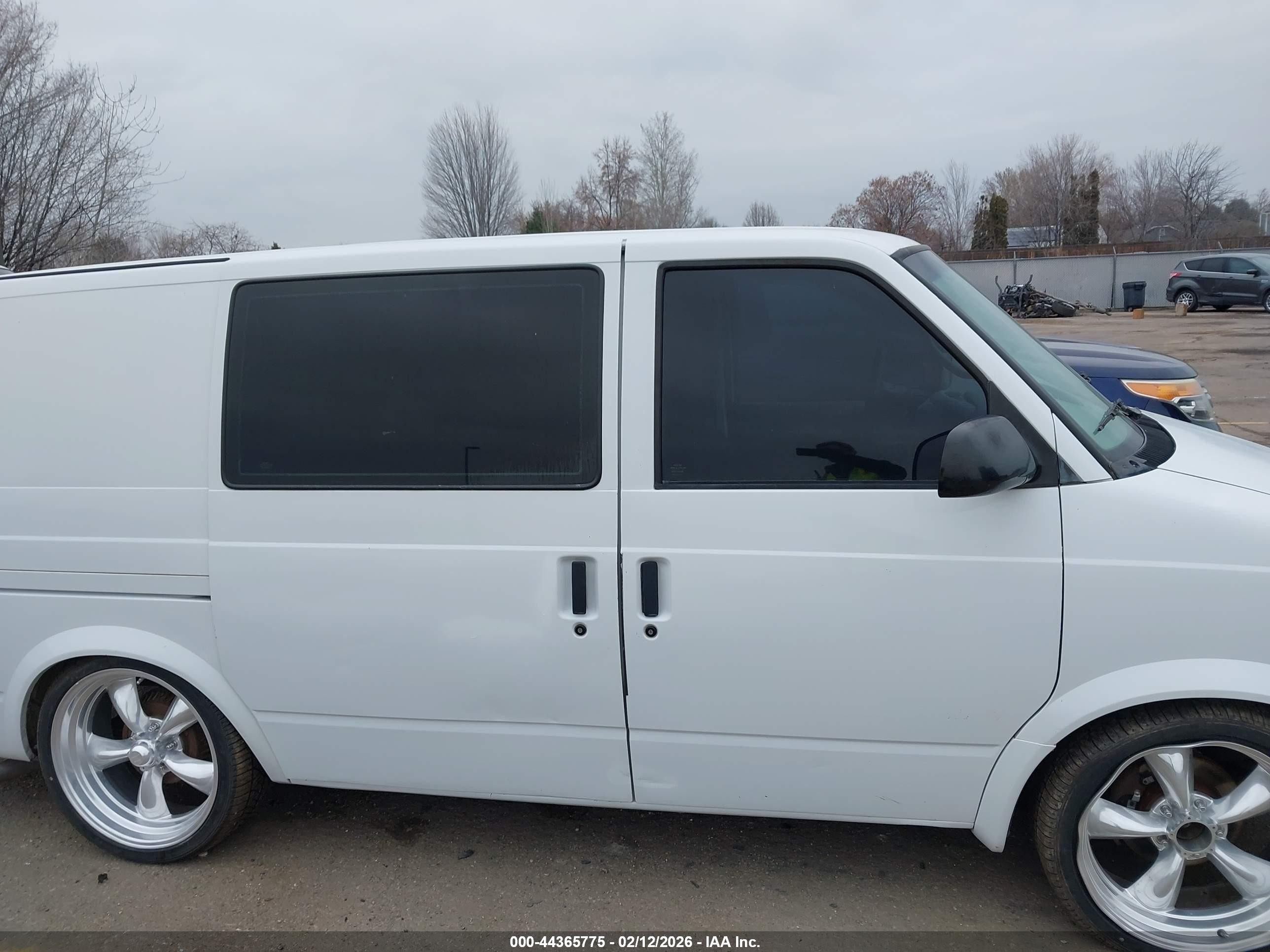 1997 Chevrolet Astro   White vin: 1GCDL19W7VB209799