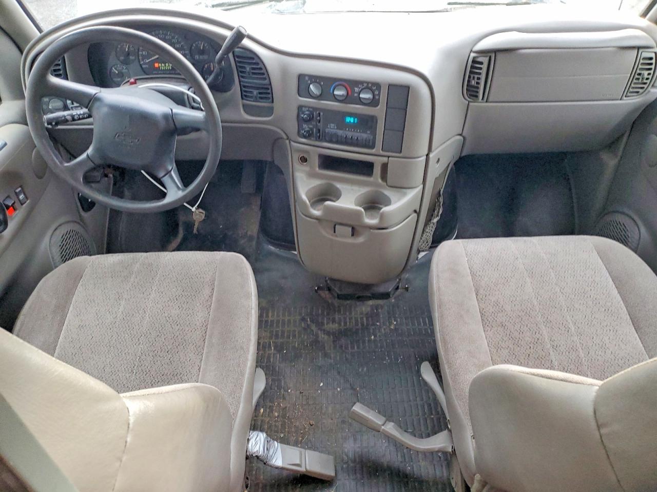 2004 Chevrolet Astro White vin: 1GCDL19X54B108168