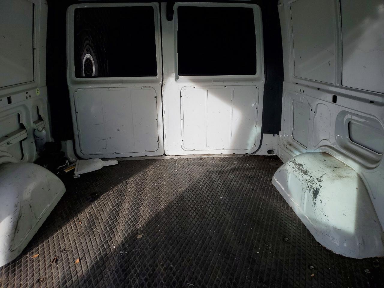 2004 Chevrolet Astro White vin: 1GCDL19X54B108168
