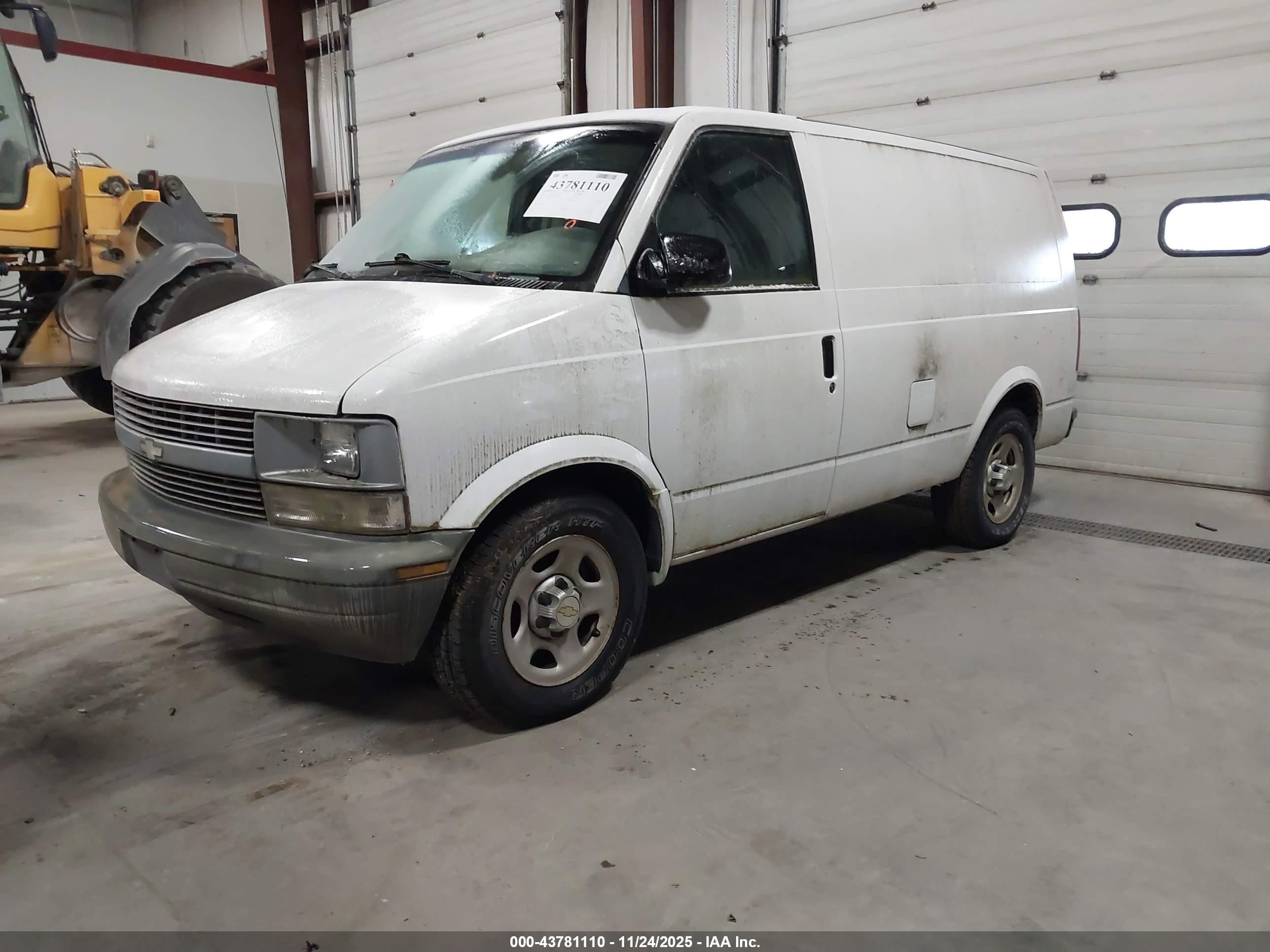 2004 Chevrolet Astro   White vin: 1GCDL19X84B113798