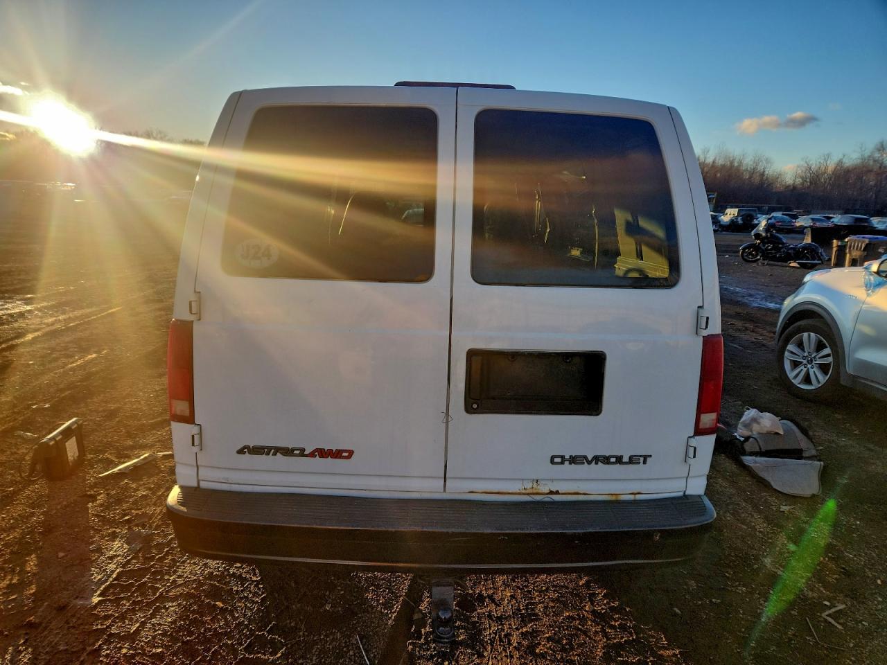 2004 Chevrolet Astro Белый vin: 1GCDL19X84B131671