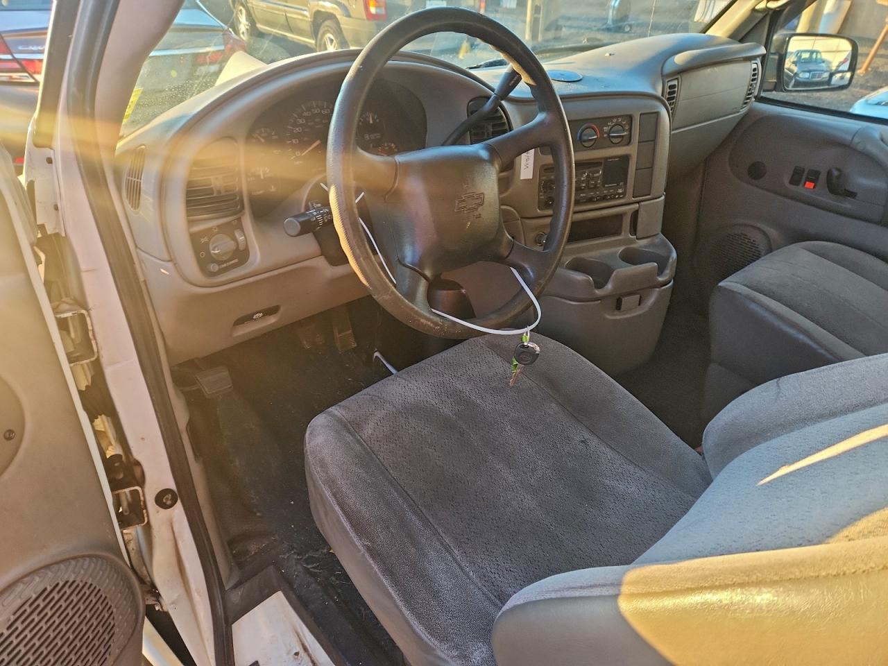 2004 Chevrolet Astro Белый vin: 1GCDL19X84B131671