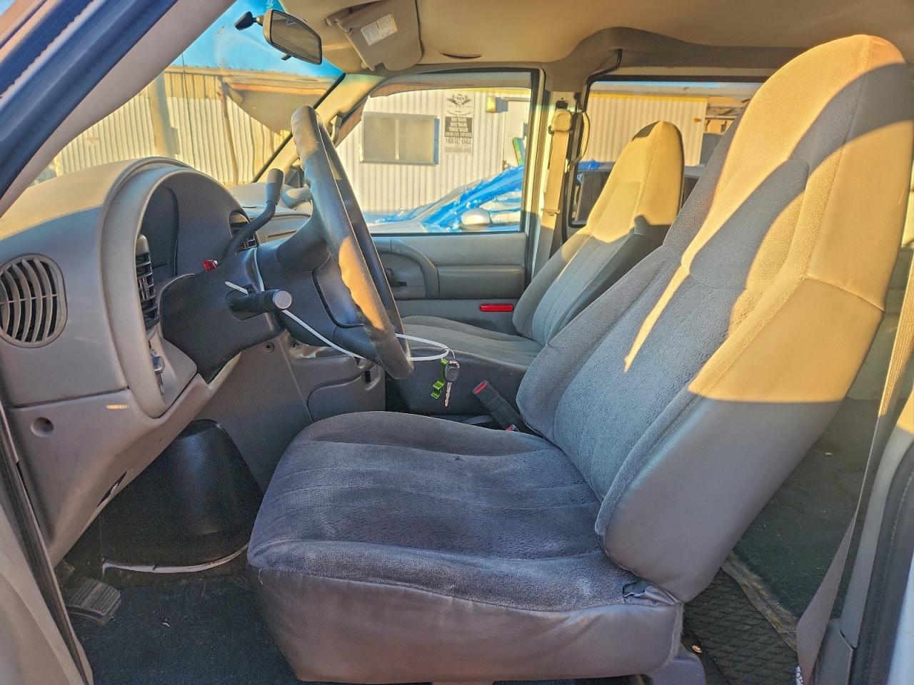 2004 Chevrolet Astro Белый vin: 1GCDL19X84B131671