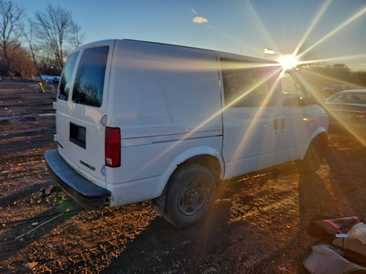 2004 Chevrolet Astro Белый vin: 1GCDL19X84B131671