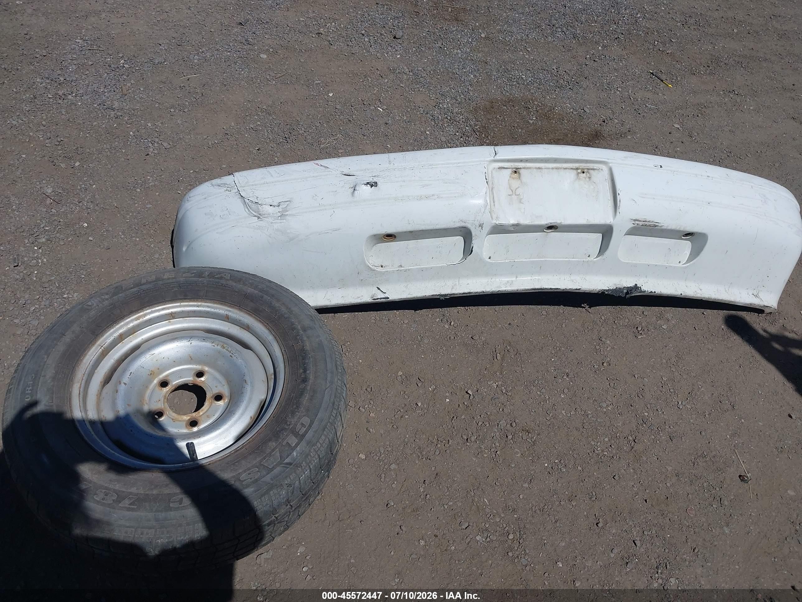 2002 Chevrolet Astro   White vin: 1GCDL19X92B115170