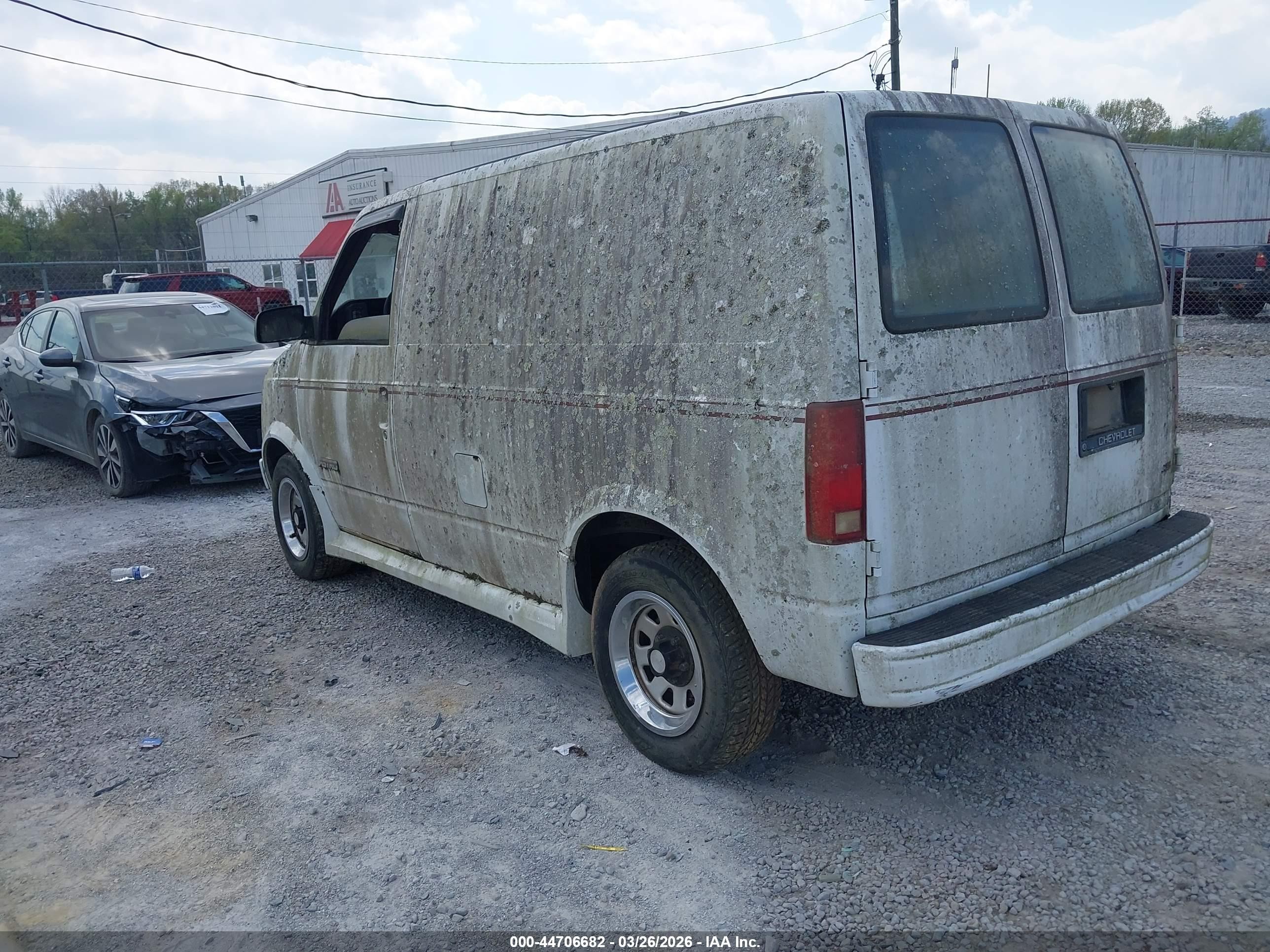 1993 Chevrolet Astro   White vin: 1GCDM15Z0PB116784
