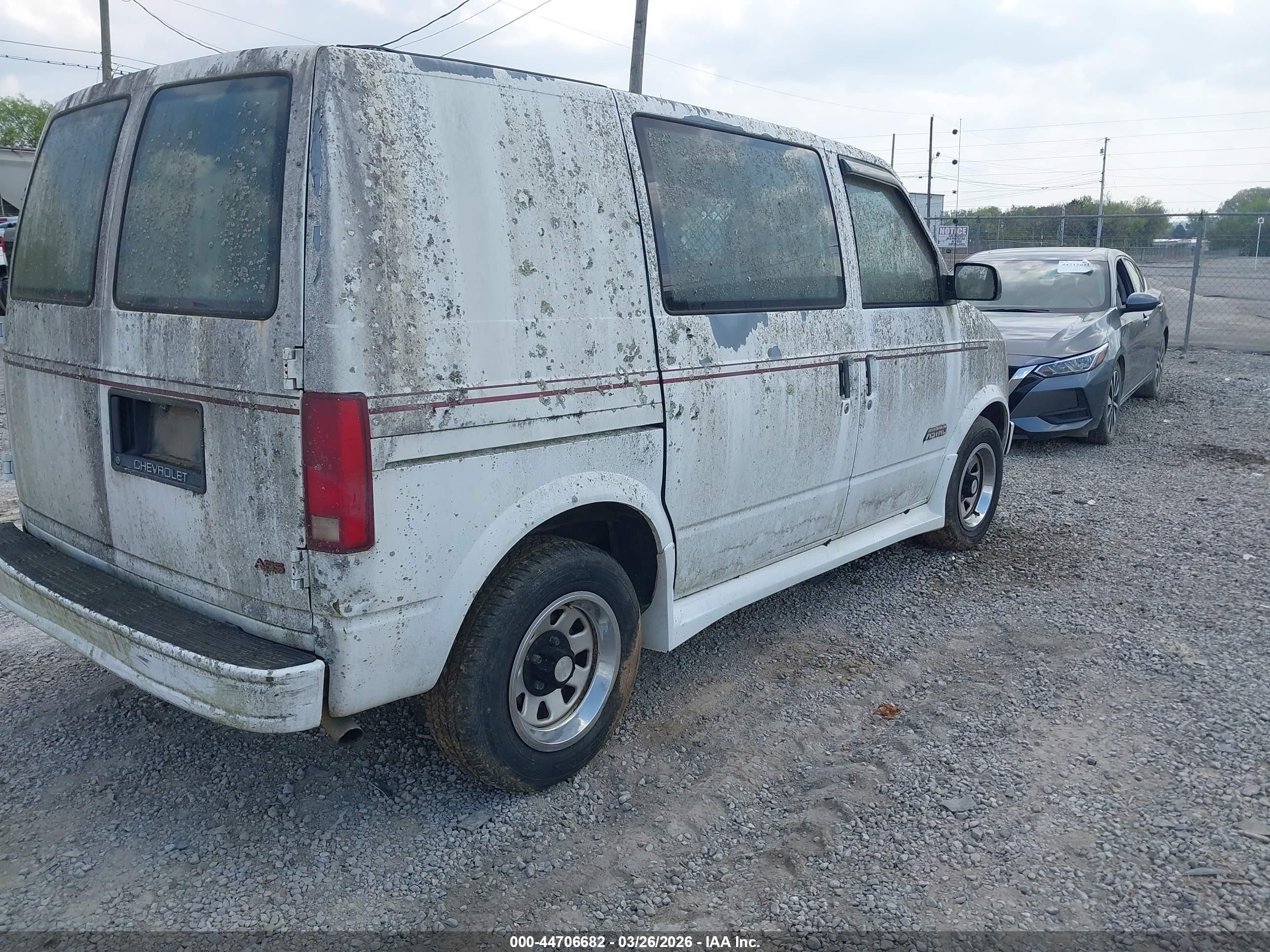 1993 Chevrolet Astro   White vin: 1GCDM15Z0PB116784